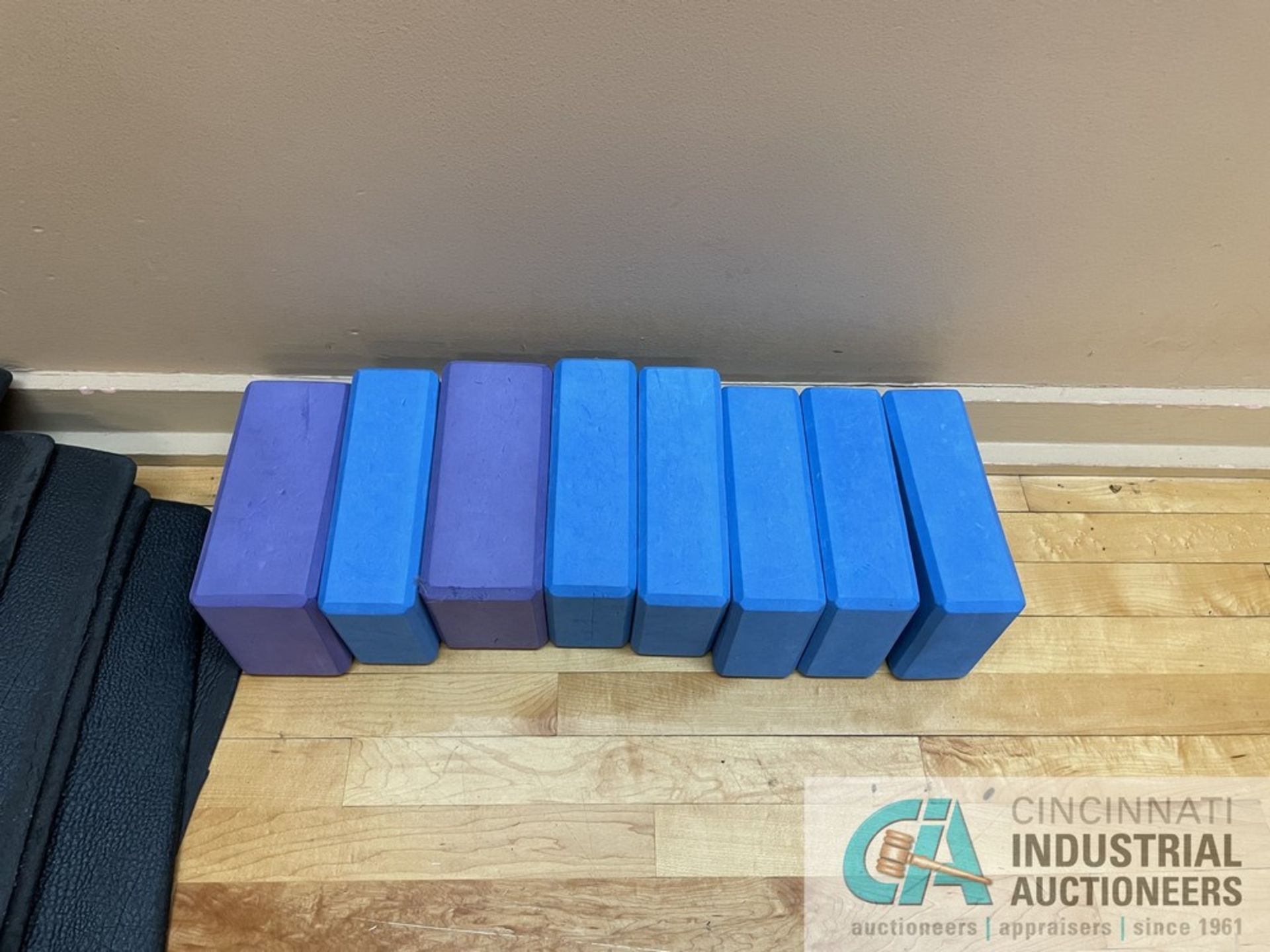 EXERCISE MATS - Image 2 of 4