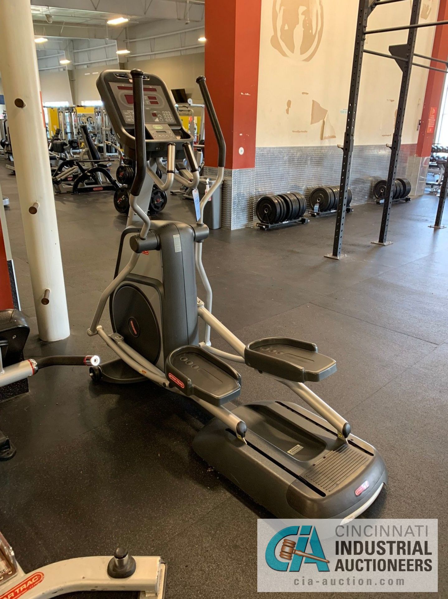 STAR TRAC ELLIPTICAL MACHINE (OUT OF SERVICE) - Image 2 of 5