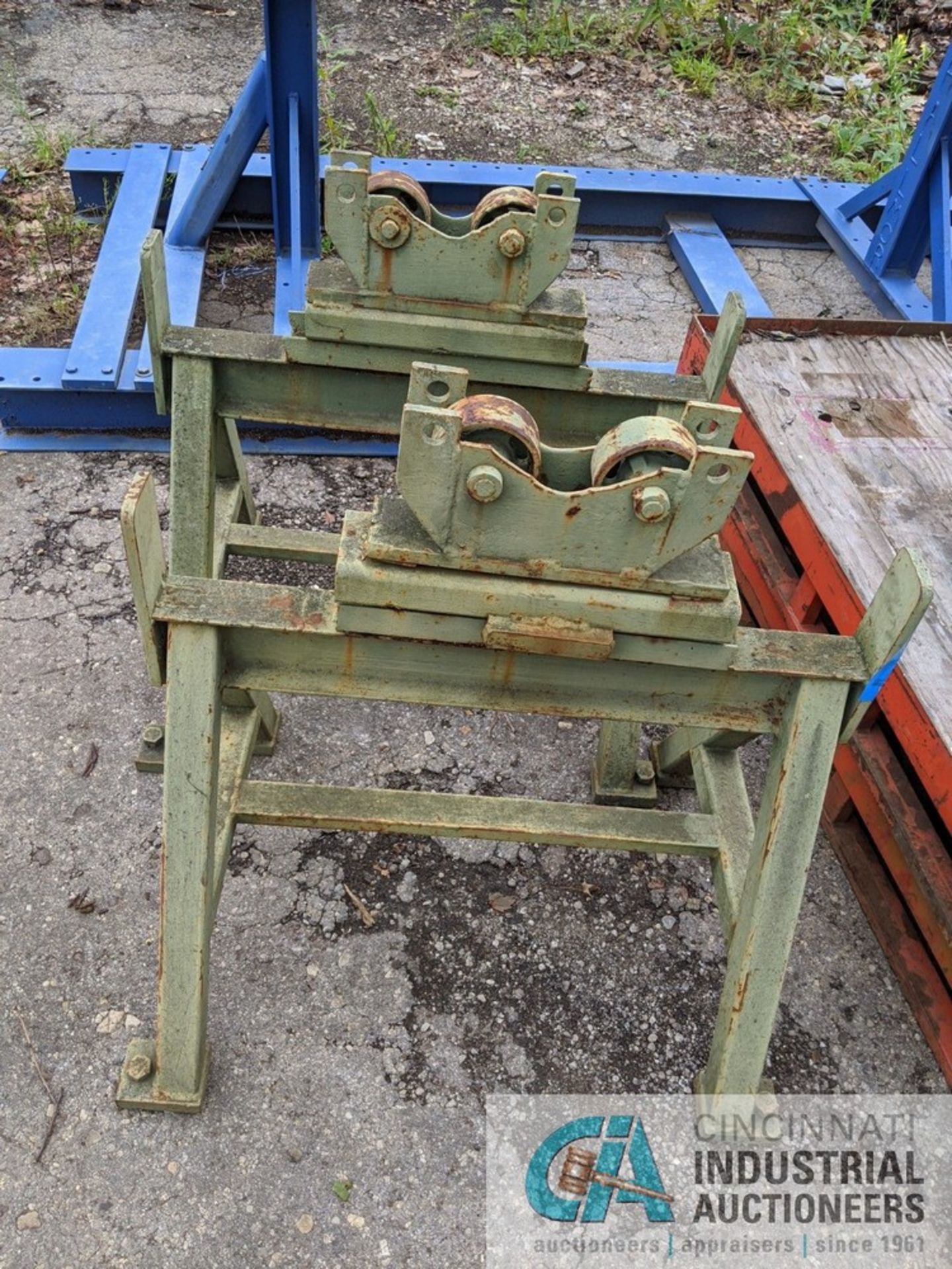 (LOT) 96" AND 30" ROTOR STANDS, (2) 48" X 60" STEEL PALLETS, (2) GREEN ROTRO STAND - Image 3 of 4