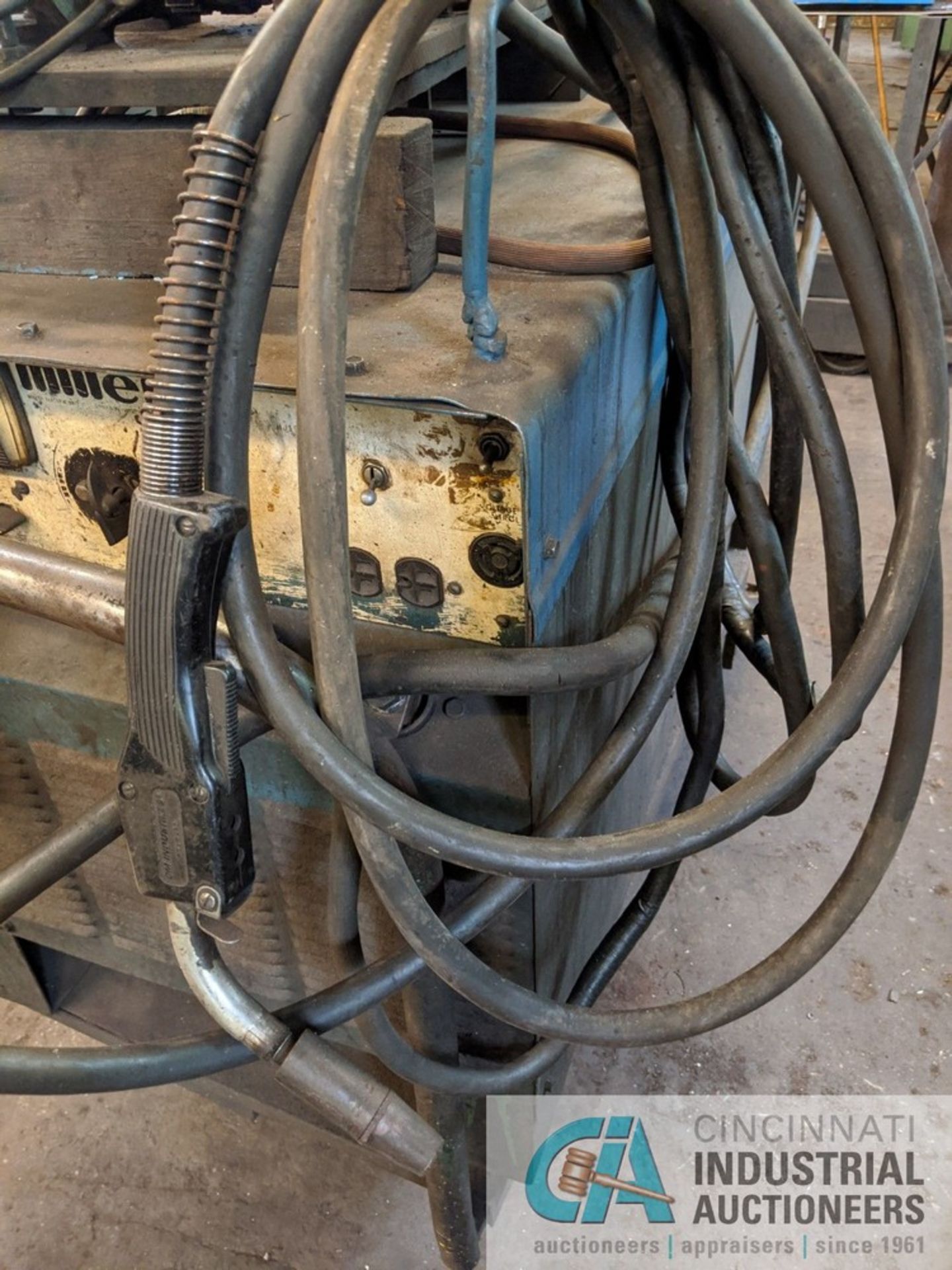 600 AMP MILLER MP65 MIG WELDER WITH 30 A WIRE FEED - Image 4 of 4