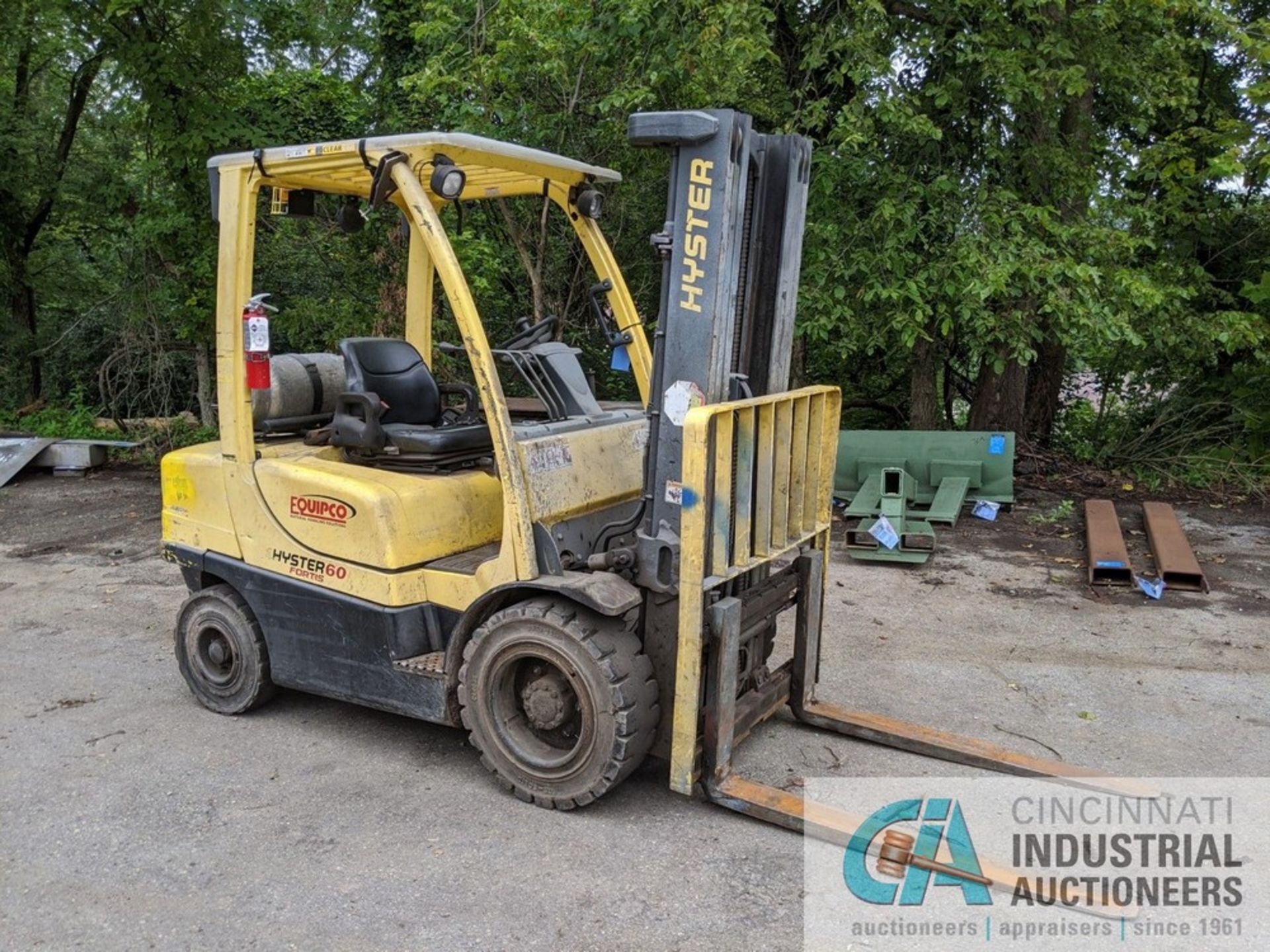 6,000 LB. HYSTER MODEL H60F LP GAS SOLID (FOAM FILLED) TIRE LIFT TRUCK; S/N L177B092130, 3-STAGE - Image 2 of 10