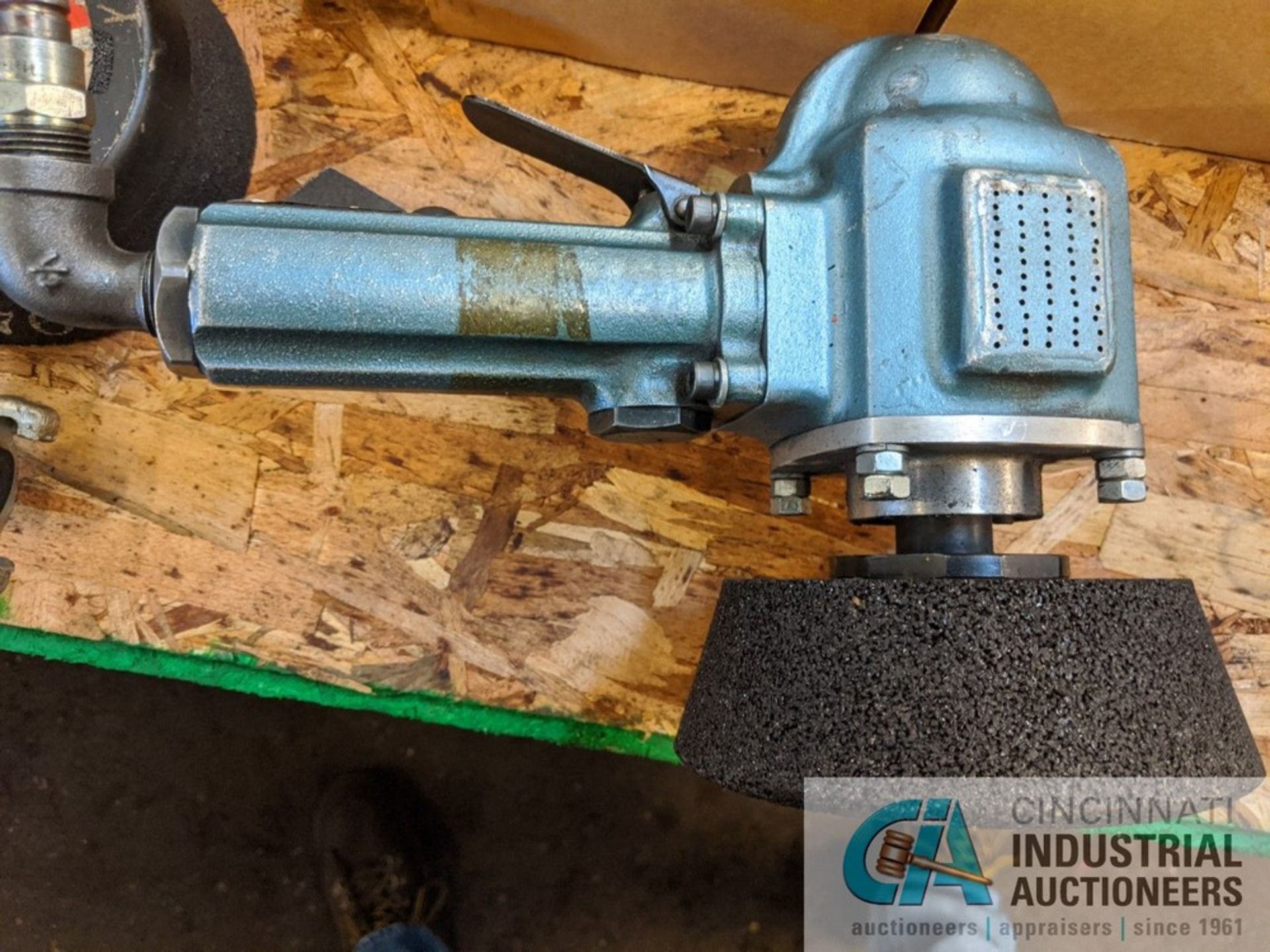 (LOT) 1" DRIVE IMPACT GUN AND (2) ANGLE GRINDERS - Image 5 of 5