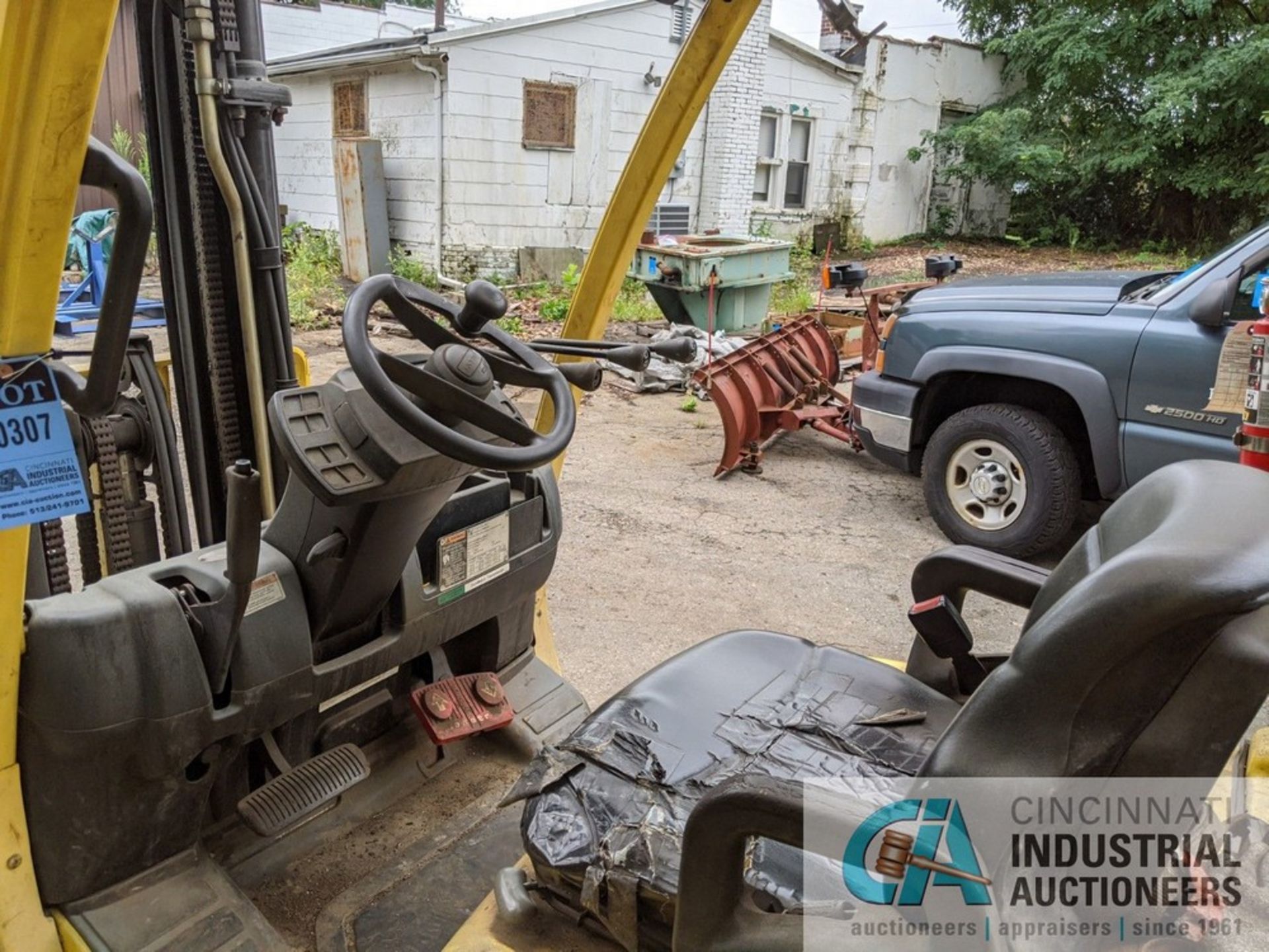 6,000 LB. HYSTER MODEL H60F LP GAS SOLID (FOAM FILLED) TIRE LIFT TRUCK; S/N L177B092130, 3-STAGE - Image 6 of 10