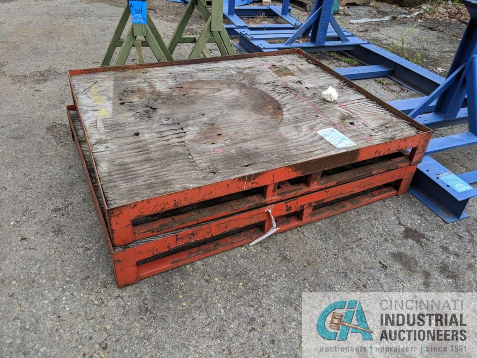 (LOT) 96" AND 30" ROTOR STANDS, (2) 48" X 60" STEEL PALLETS, (2) GREEN ROTRO STAND - Image 4 of 4