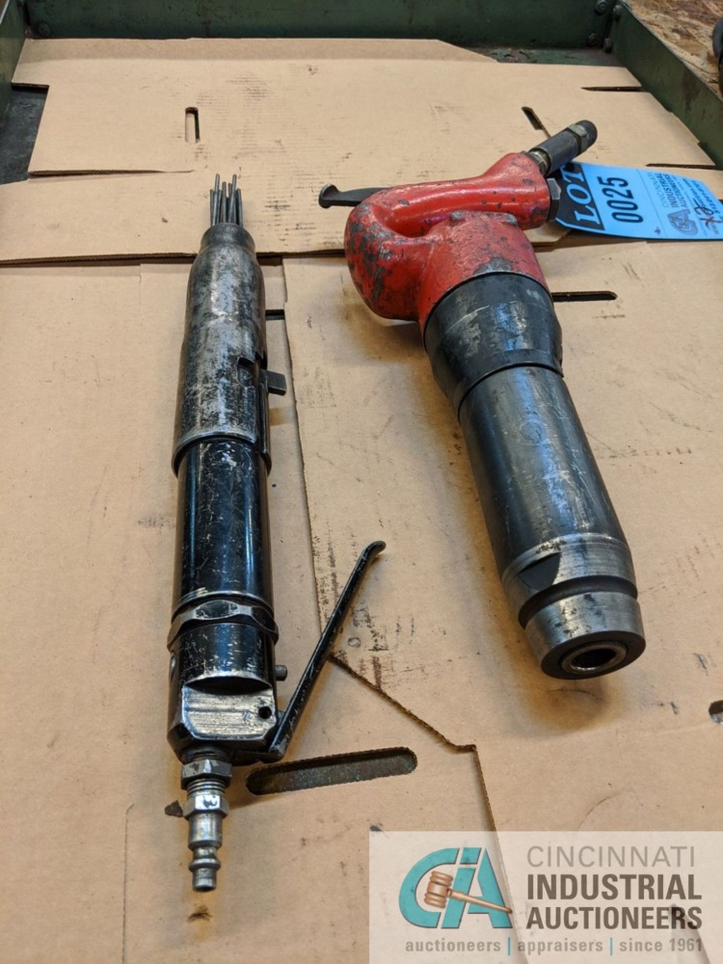 (LOT) PNEUMATIC DE-SEALER AND JACK HAMMER - Image 2 of 2