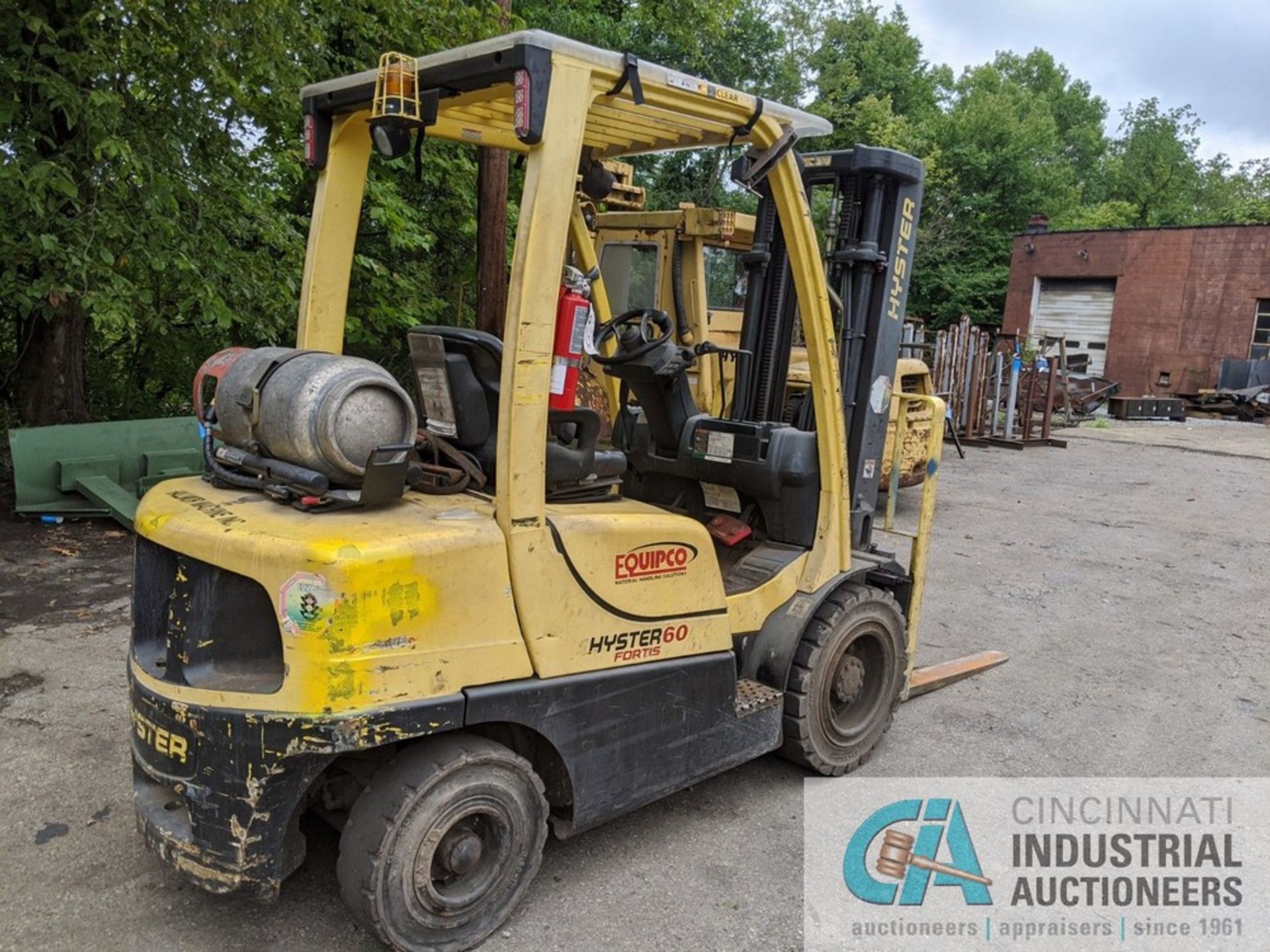 6,000 LB. HYSTER MODEL H60F LP GAS SOLID (FOAM FILLED) TIRE LIFT TRUCK; S/N L177B092130, 3-STAGE - Image 3 of 10