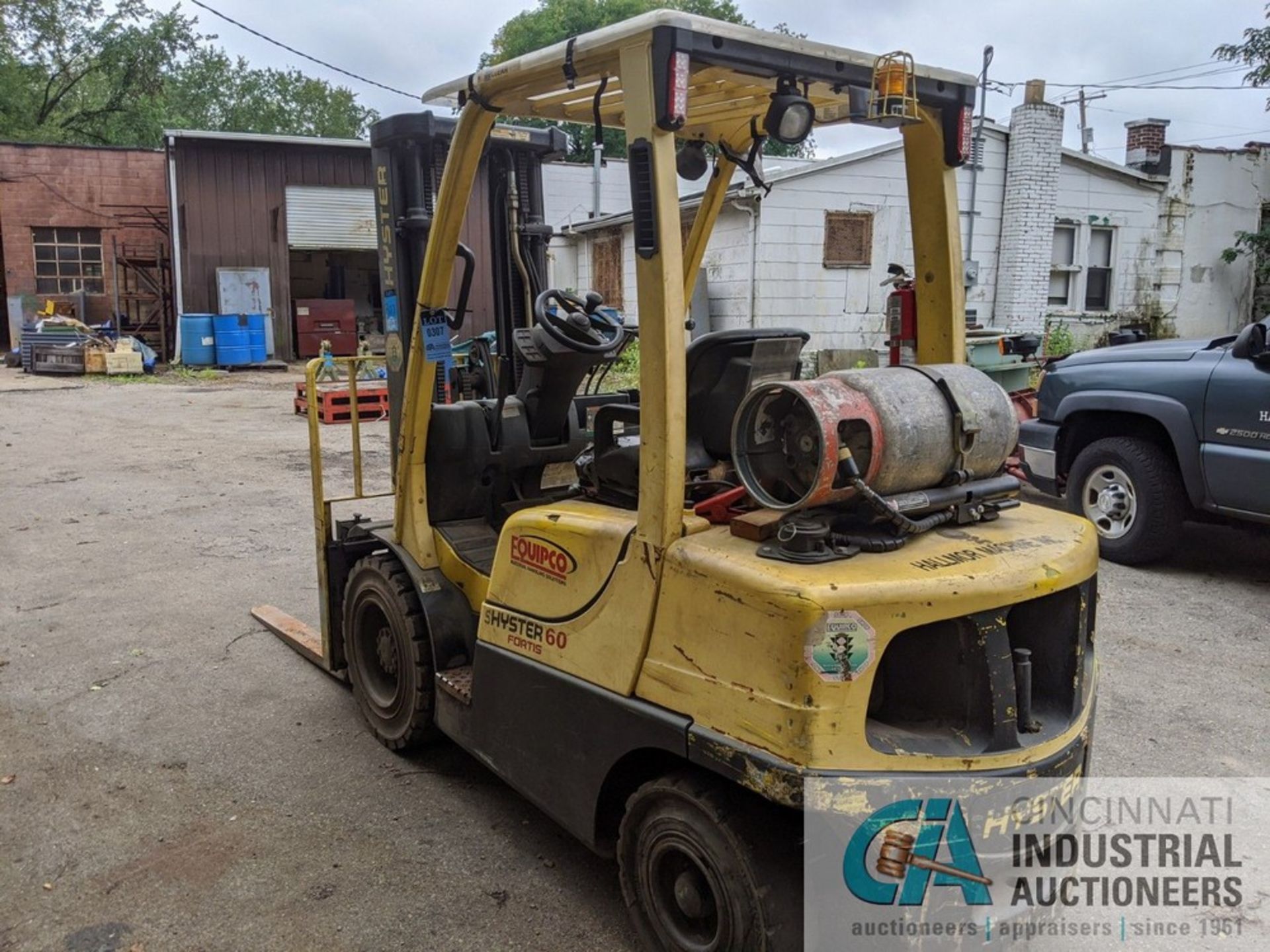 6,000 LB. HYSTER MODEL H60F LP GAS SOLID (FOAM FILLED) TIRE LIFT TRUCK; S/N L177B092130, 3-STAGE - Image 4 of 10