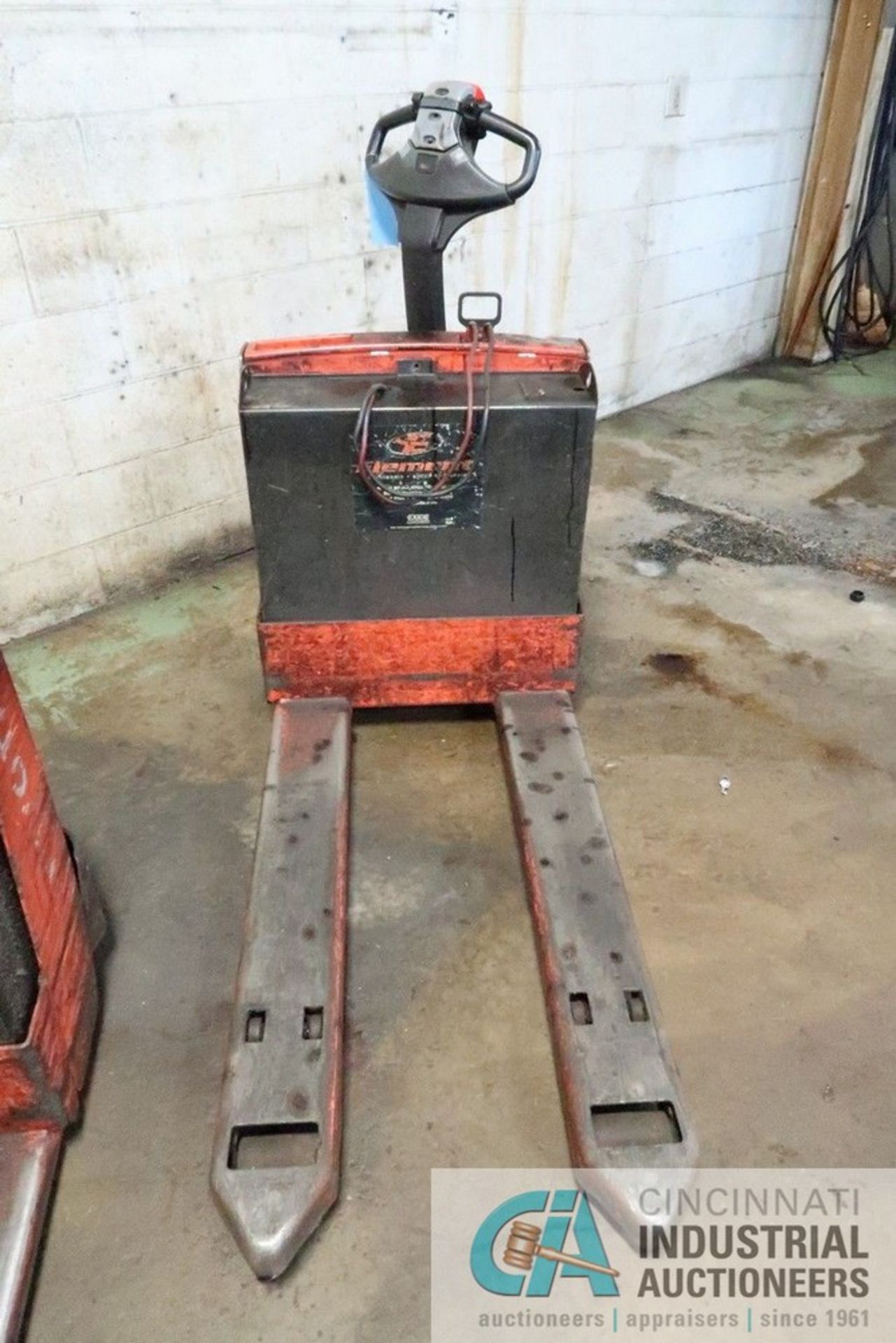 4,500 LB. TOYOTA ELECTRIC PALLET TRUCK; S/N 7HBW23-40693 - Image 3 of 4