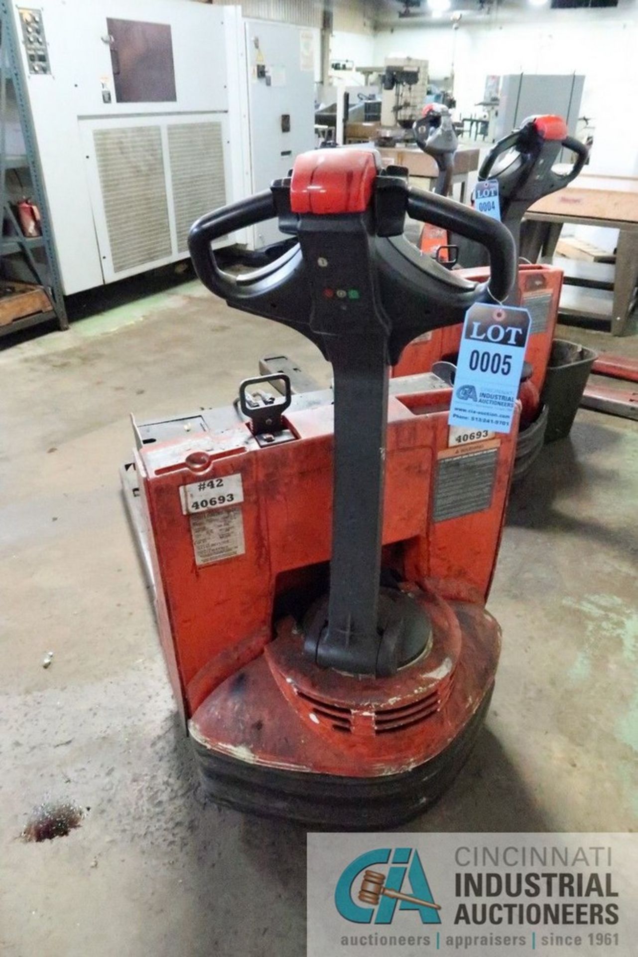 4,500 LB. TOYOTA ELECTRIC PALLET TRUCK; S/N 7HBW23-40693 - Image 2 of 4