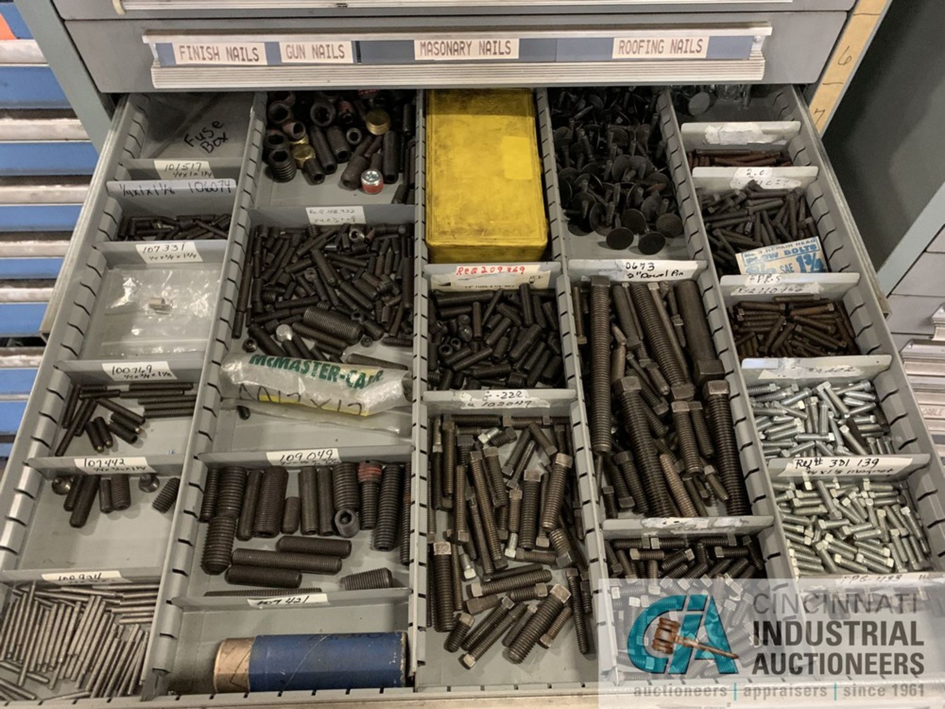 VIDMAR TOOLING CABINETS W/ CONTENTS INCLUDING HARDWARE, MISC. MAINTENANCE, & ELECTRICAL CONDUIT - Image 6 of 19