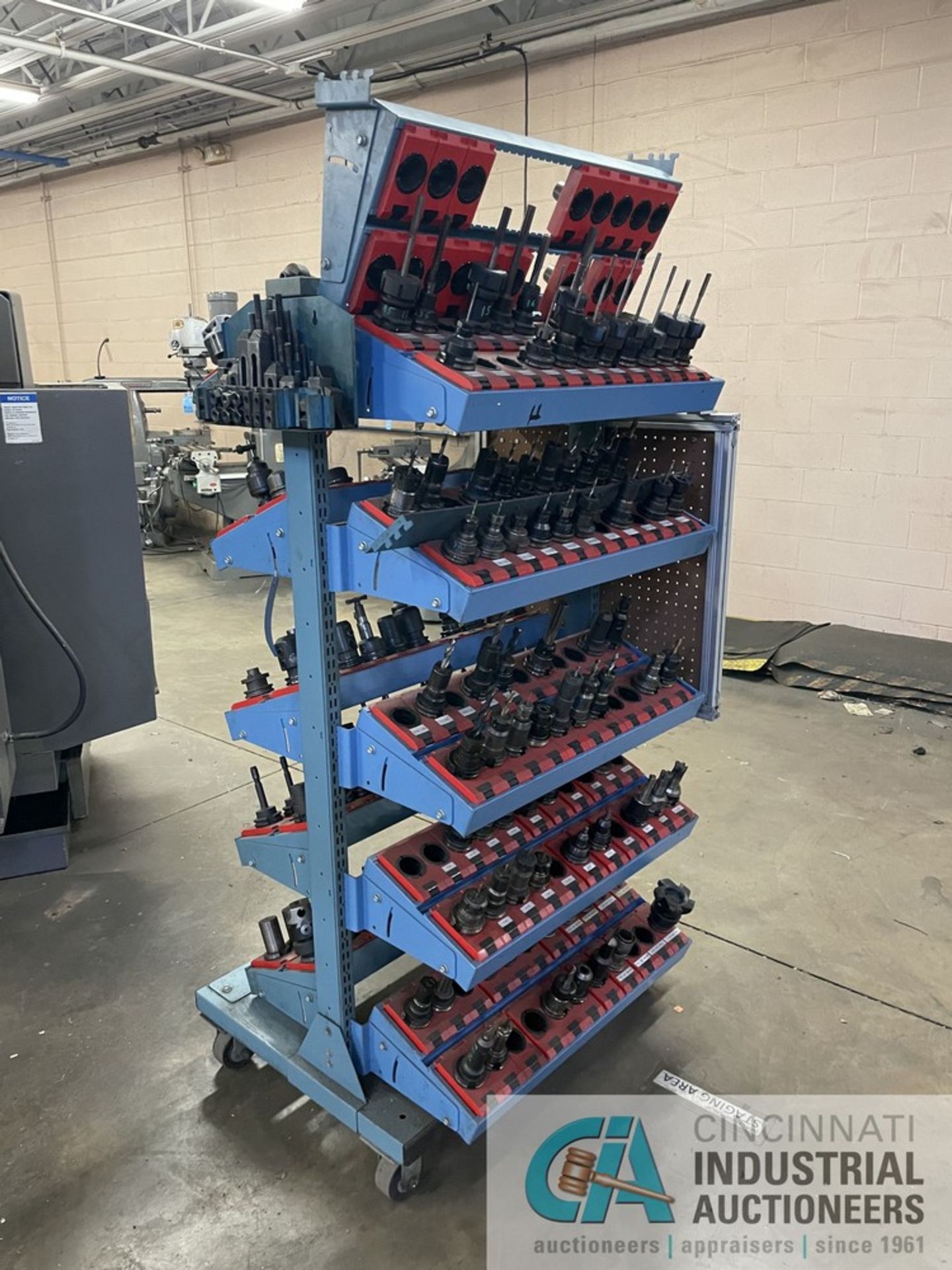 40 TAPER TOOLHOLDERS W/ CART