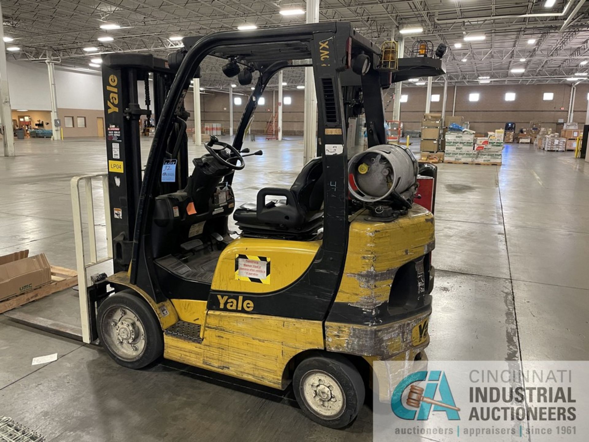 ****5,000 LB. YALE MODEL GLC050VXNVSE083 LP GAS LIFT TRUCK; S/N A910V08941E, 82" 3-STAGE MAST, - Image 2 of 7