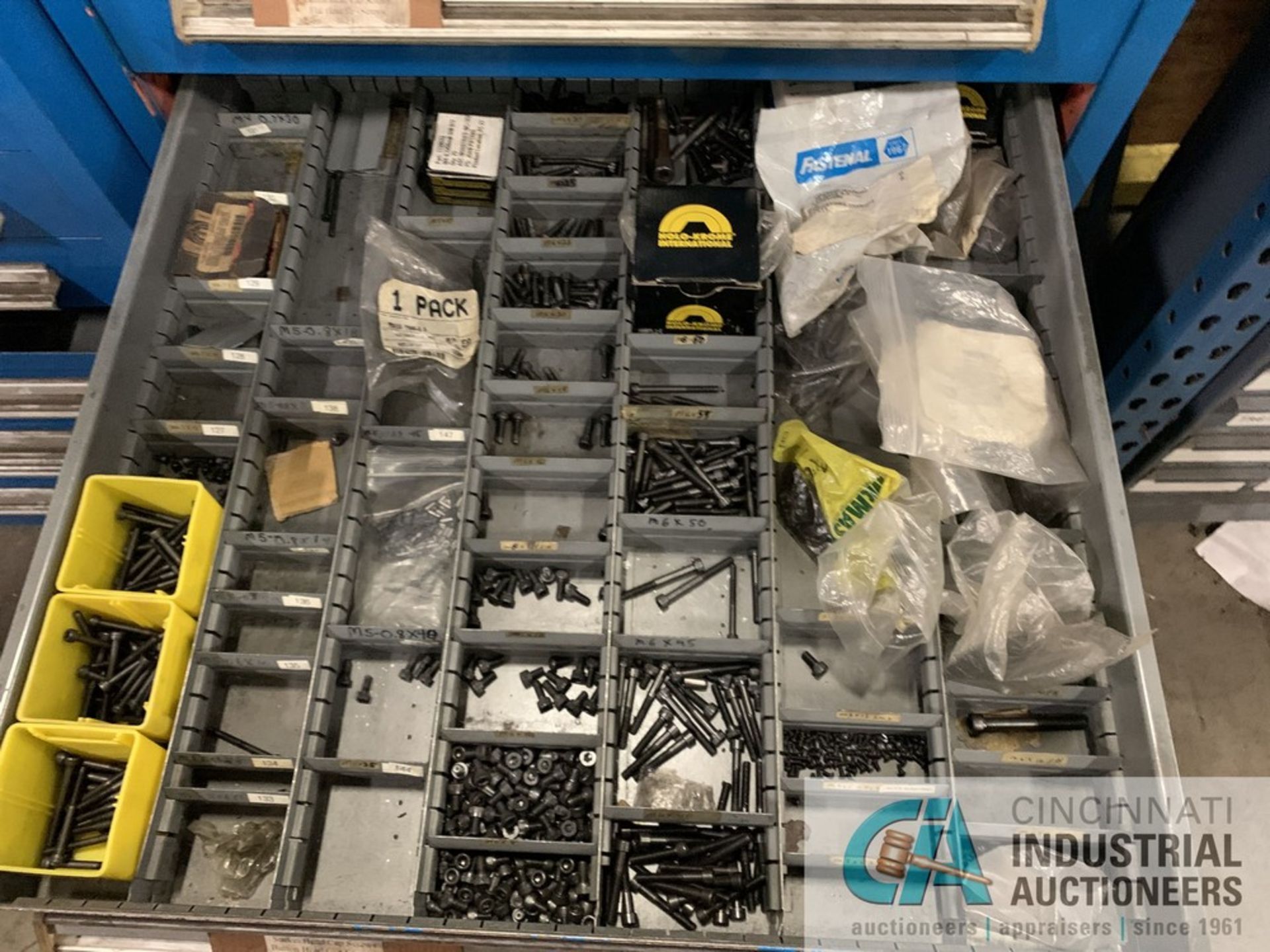 VIDMAR CABINETS W/ CONTENTS INCLUDING VARIOUS HARDWARE & PIPE FITTINGS - Image 11 of 12