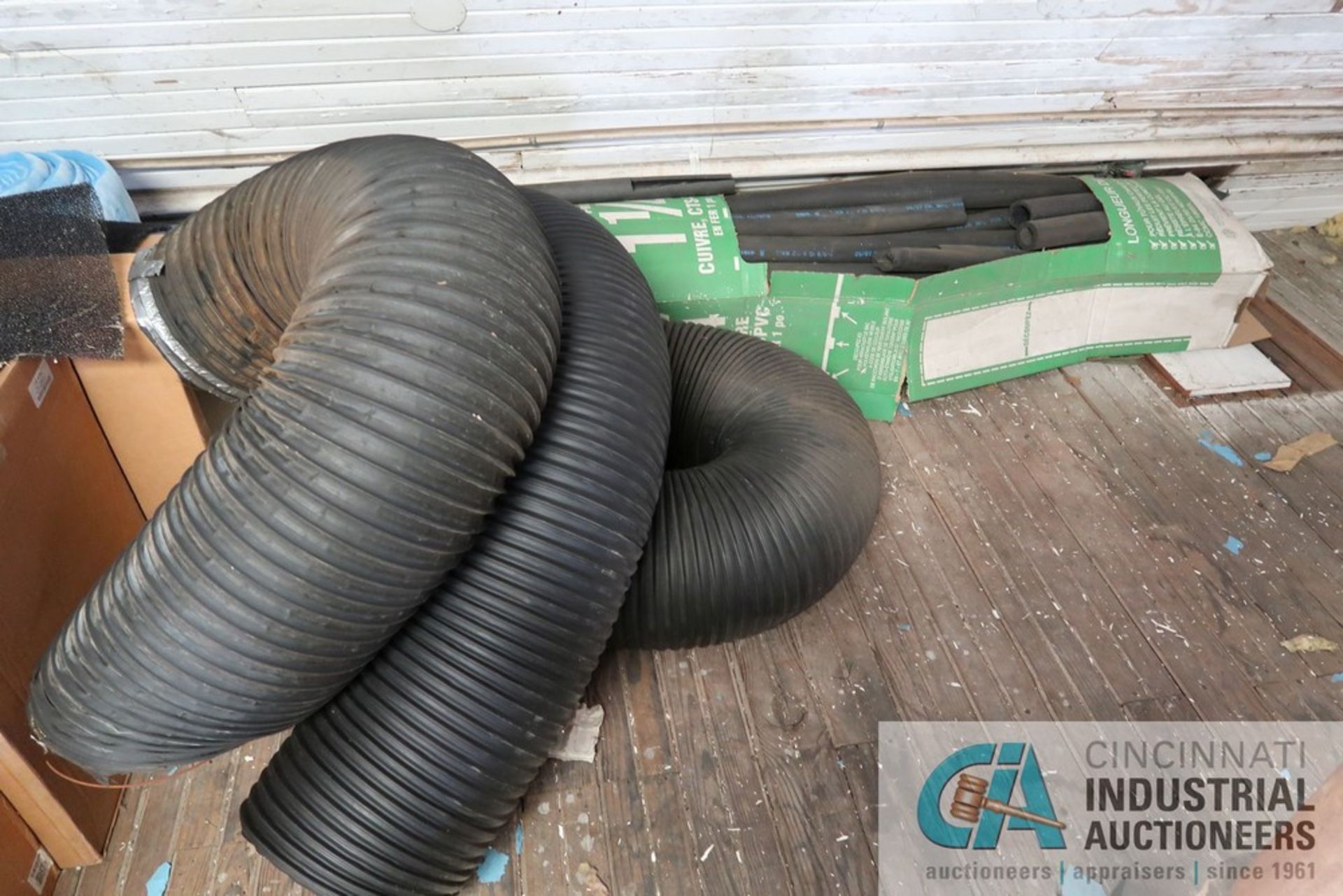 (LOT) CONTENTS OF LOFT CONSISTING OF V-BELTS AND FIBERGLASS AIR FILTERS - Image 2 of 5