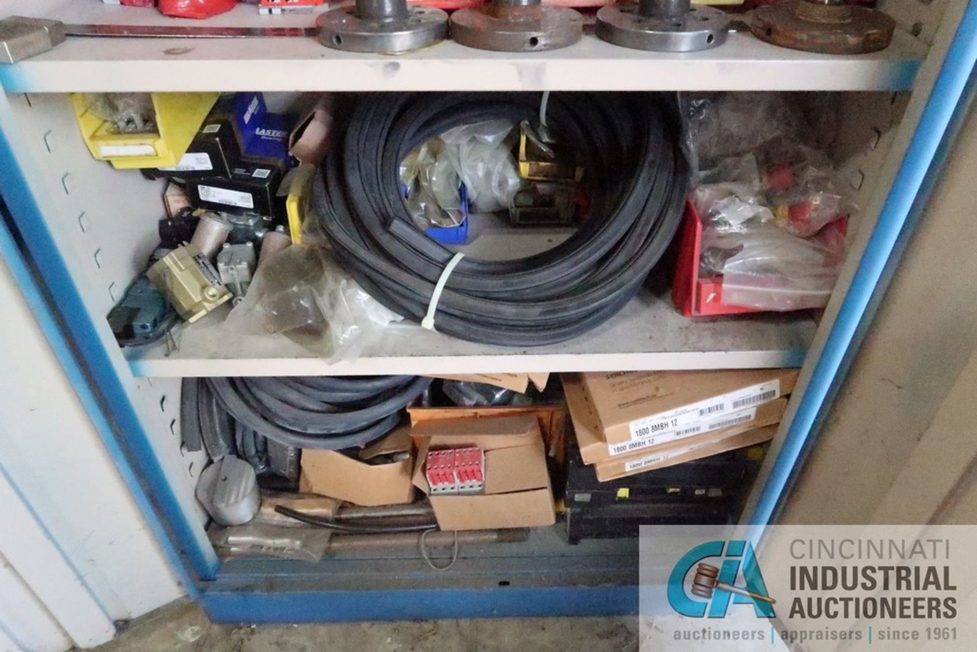(LOT) MISCELLANEOUS ELECTRICAL, PNEUMATIC, AND MACHINE COMPONENTS WITH CABINETS - Image 12 of 15