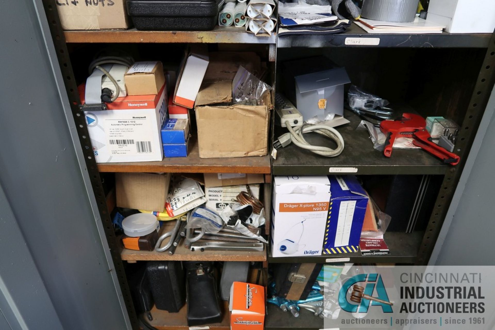 (LOT) MISCELLANEOUS SHOP SUPPORT EQUIPMENT WITH STORAGE CABINET - Image 5 of 7