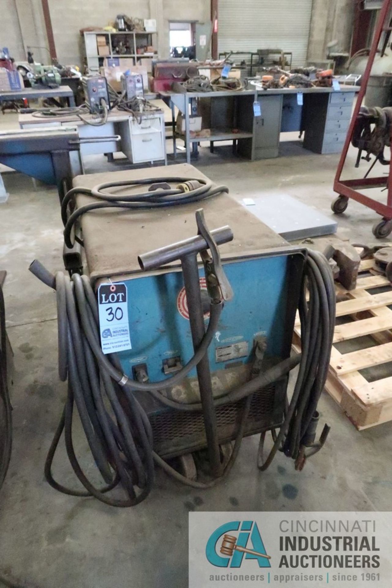 300 AMP HOBART MODEL R-300 ARC WELDING POWER SOURCE - Image 2 of 4