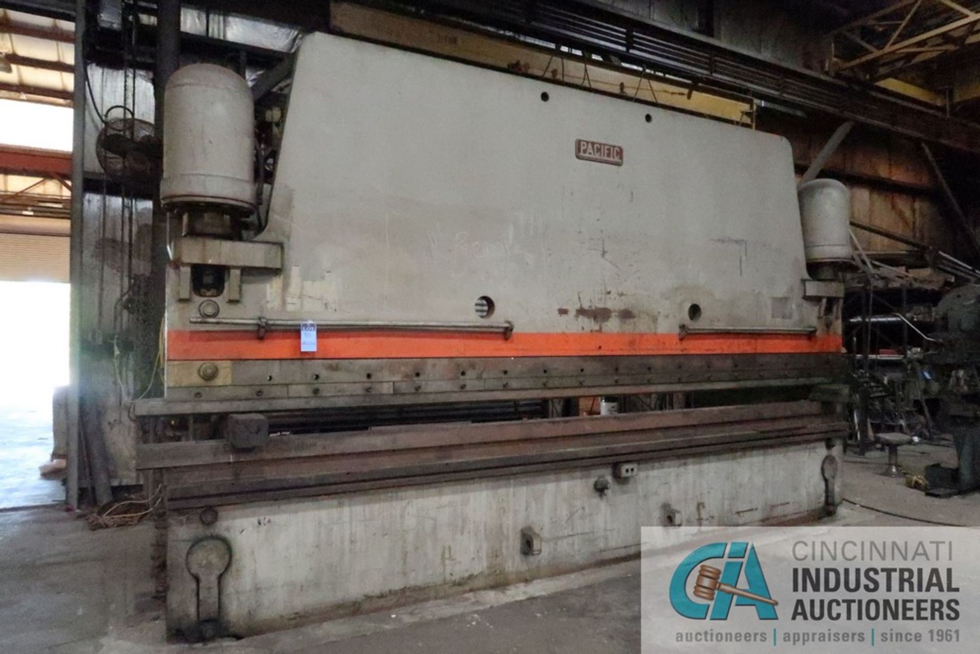 350 TON X 18' PACIFIC MODEL K350-18 HYDRAULIC PRESS BRAKE S/N 8295 WITH TOP AND BOTTOM DIE, BOTTOM - Image 9 of 9