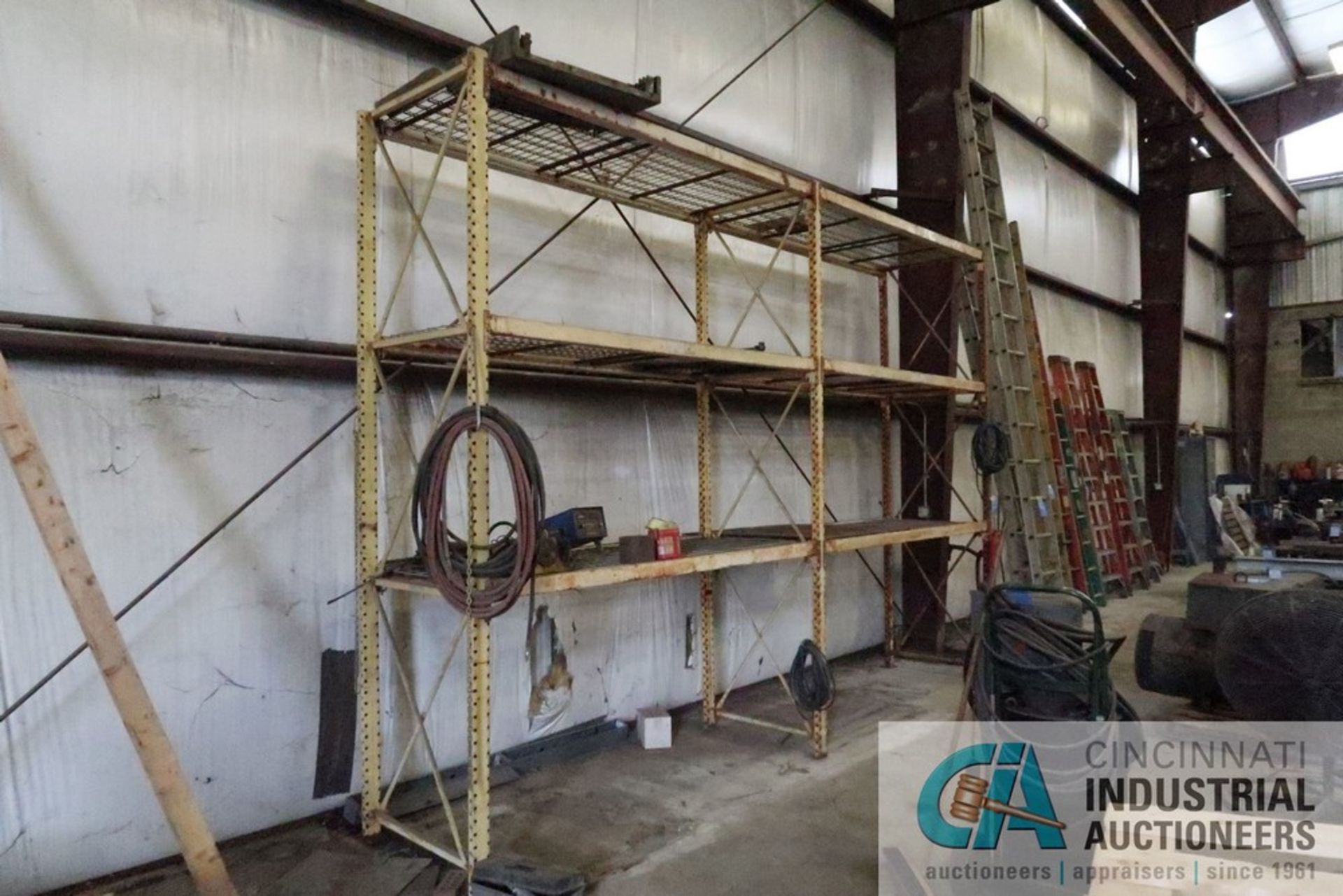 SECTIONS MISCELLANEOUS SIZE AND TYPE ADJUSTABLE BEAM PALLET RACK - Image 3 of 9