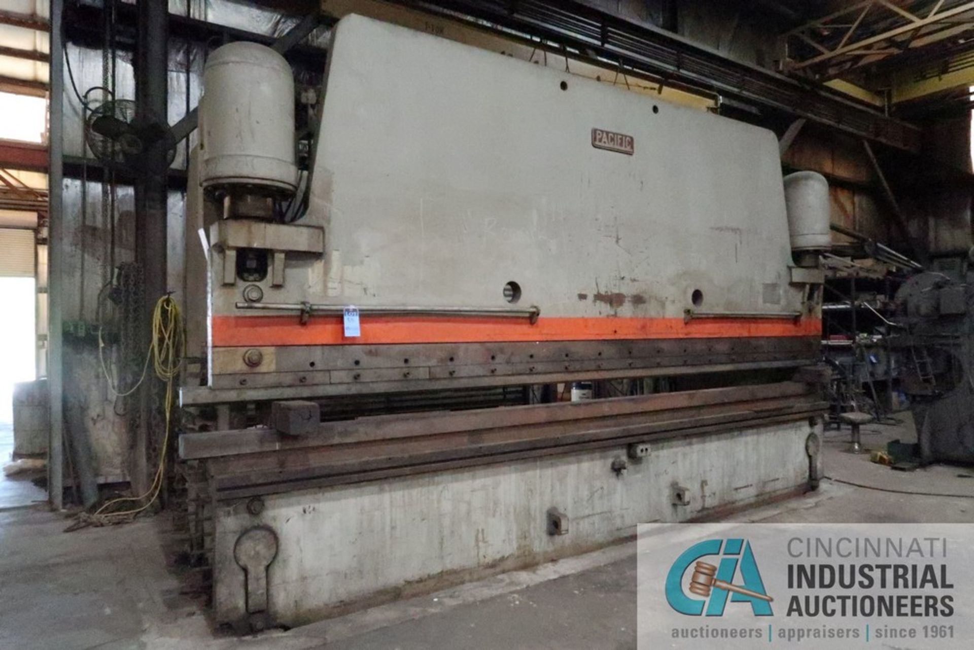 350 TON X 18' PACIFIC MODEL K350-18 HYDRAULIC PRESS BRAKE S/N 8295 WITH TOP AND BOTTOM DIE, BOTTOM - Image 2 of 9