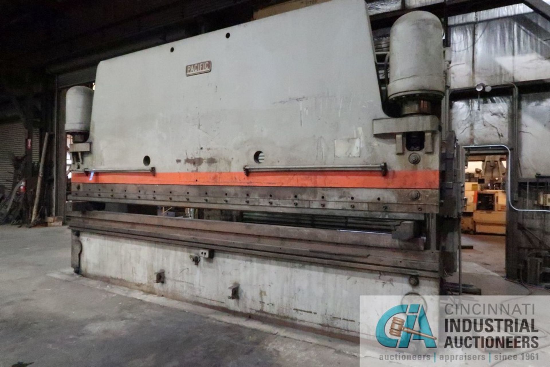 350 TON X 18' PACIFIC MODEL K350-18 HYDRAULIC PRESS BRAKE S/N 8295 WITH TOP AND BOTTOM DIE, BOTTOM