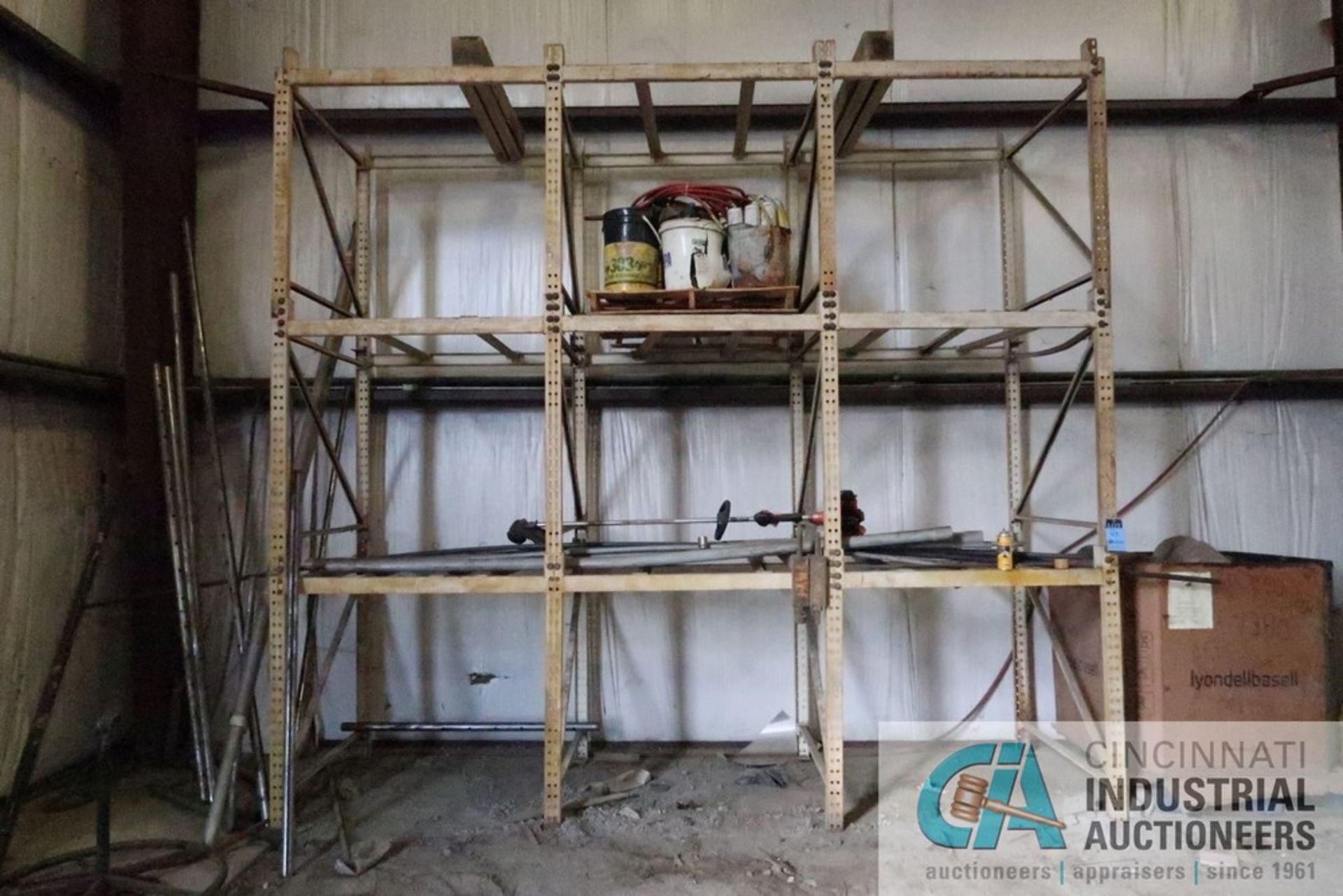 SECTIONS MISCELLANEOUS SIZE AND TYPE ADJUSTABLE BEAM PALLET RACK - Image 5 of 9