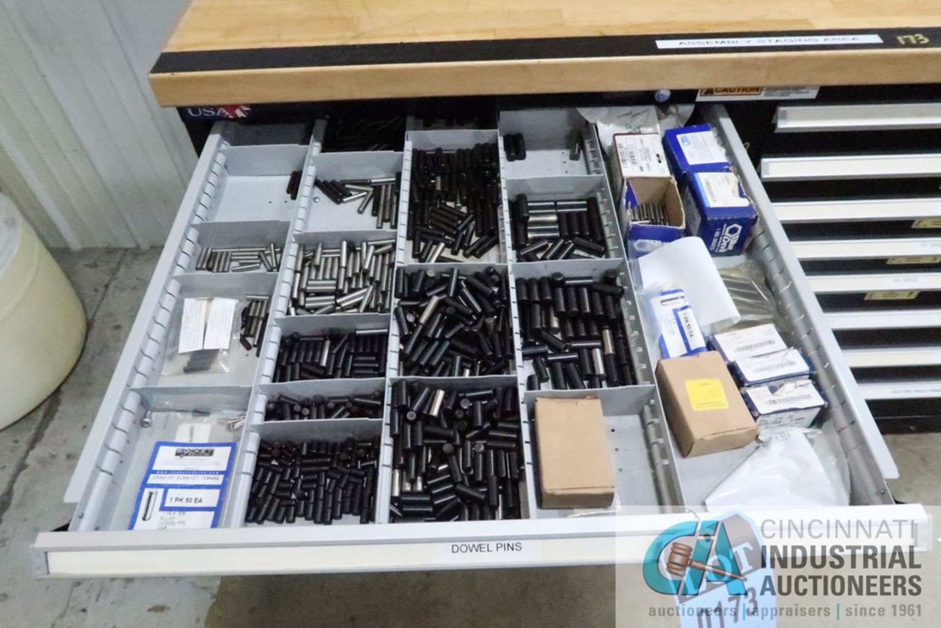 15-DRAWER STOR-LOC MAPLE TOP TOOLING CABINET AND CONTENTS; DOWEL PINS, BOLTS, CONCRETE ANCHERS AND - Image 4 of 17