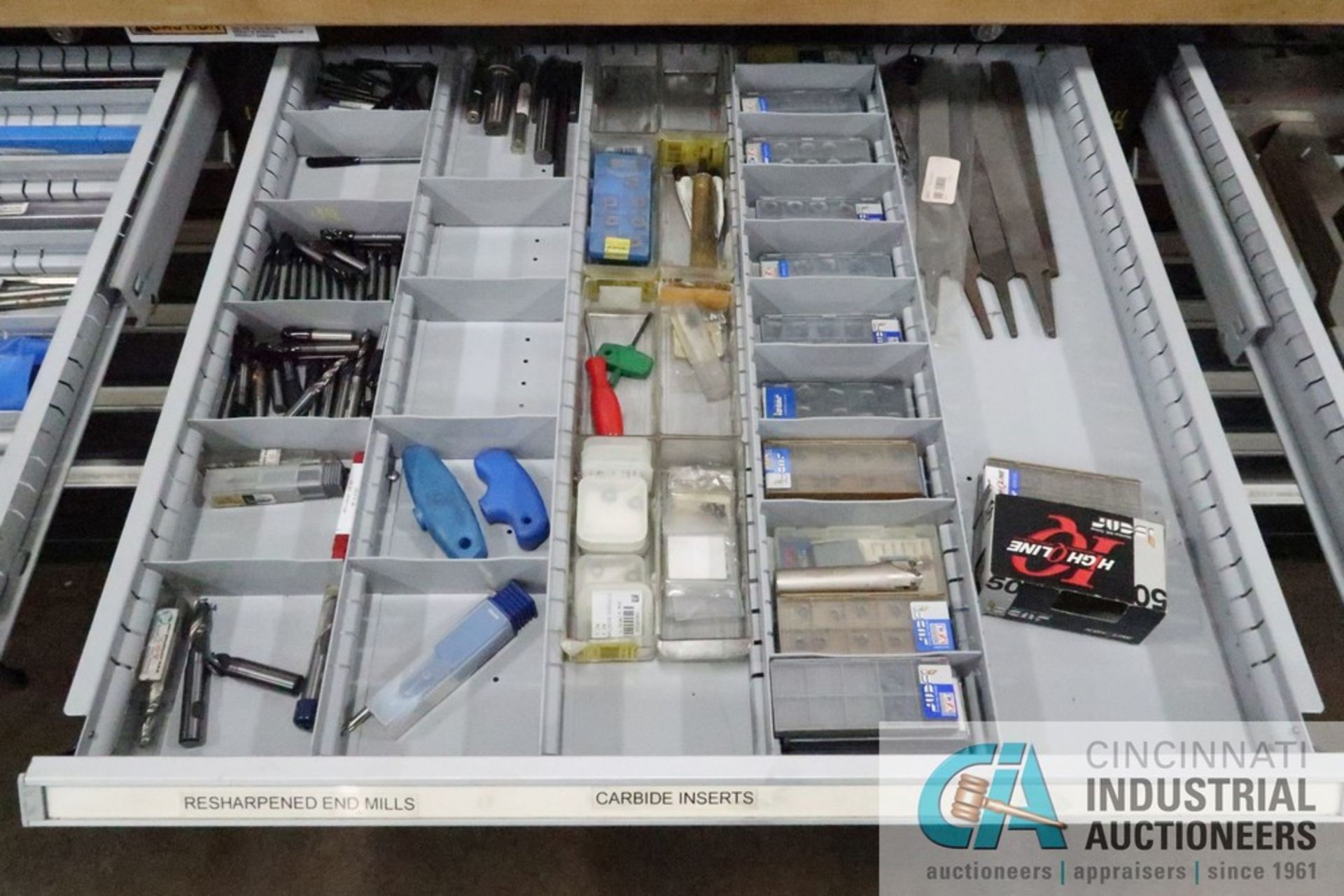 25-DRAWER STOR-LOC TOOLING CABINET WITH MAPLE TOP AND CONTENTS; ASSOTED PERISHABLE TOOLING, REAMERS, - Image 7 of 16