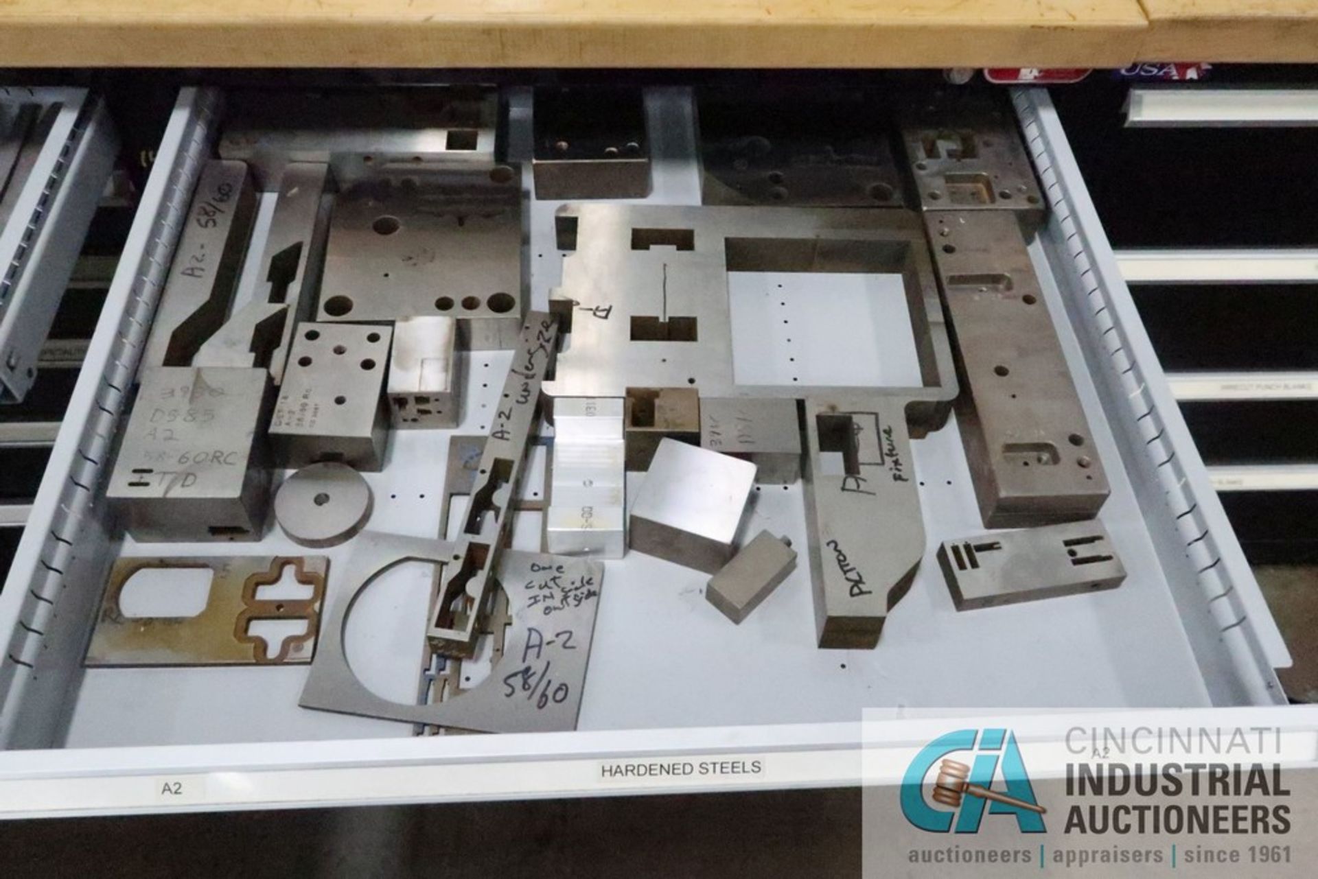 25-DRAWER STOR-LOC TOOLING CABINET WITH MAPLE TOP AND CONTENTS; ASSOTED PERISHABLE TOOLING, REAMERS, - Image 6 of 16