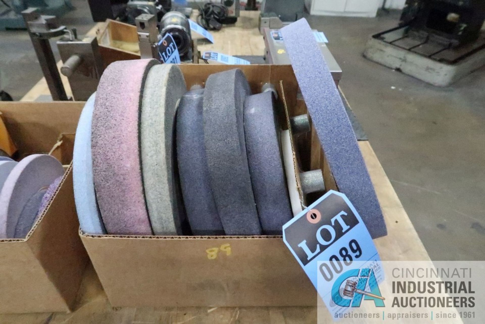 (LOT) ASSORTED GRINDING WHEELS - Image 2 of 3