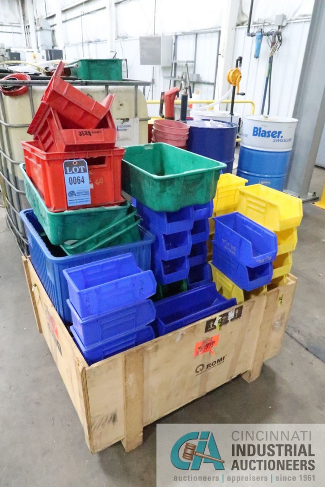 (LOT) PLASTIC TOTES