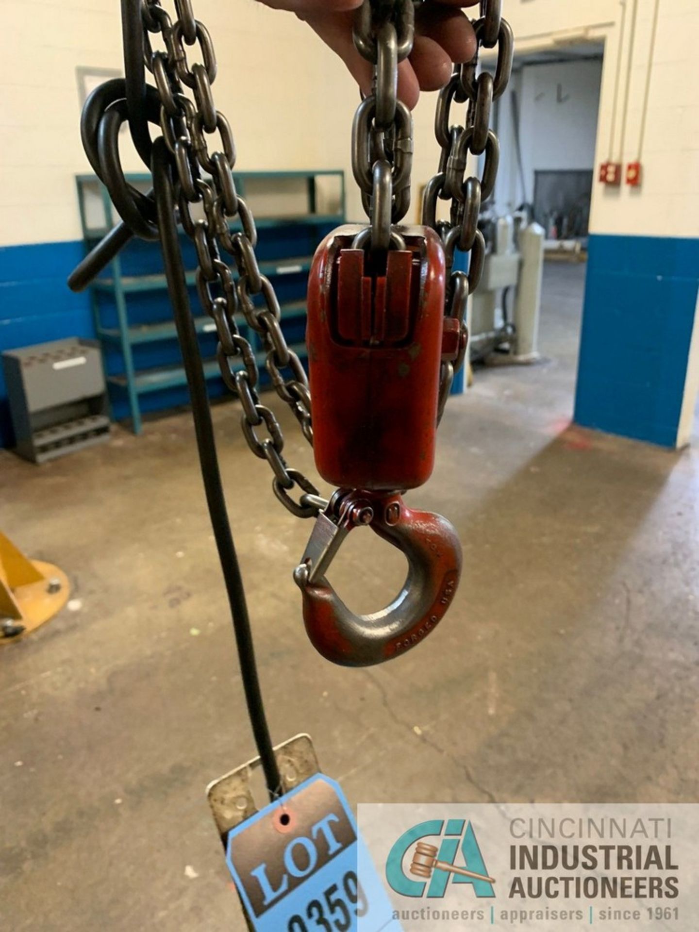 1/2-TON X 8' ARM X 108" HIGH CONTRX FREE-STANDING JIB CRANE W/ 500 LB. DAYTON ELECTRIC CHAIN HOIST - Image 5 of 5