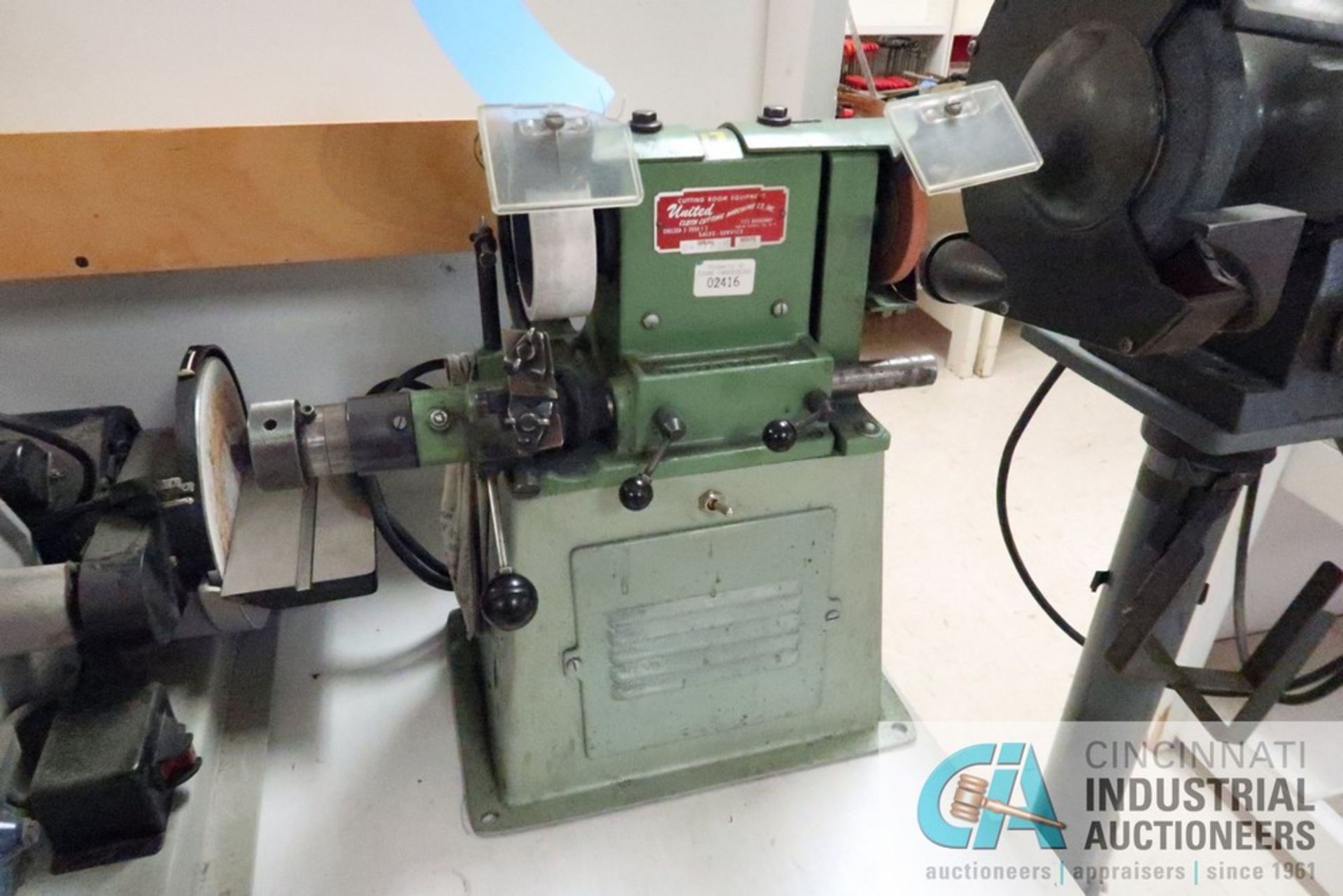 UNITED CLOTH CUTTING MACHINE CO. INC BLADE SHARPENING MACHINE MODEL 2-205-1-2