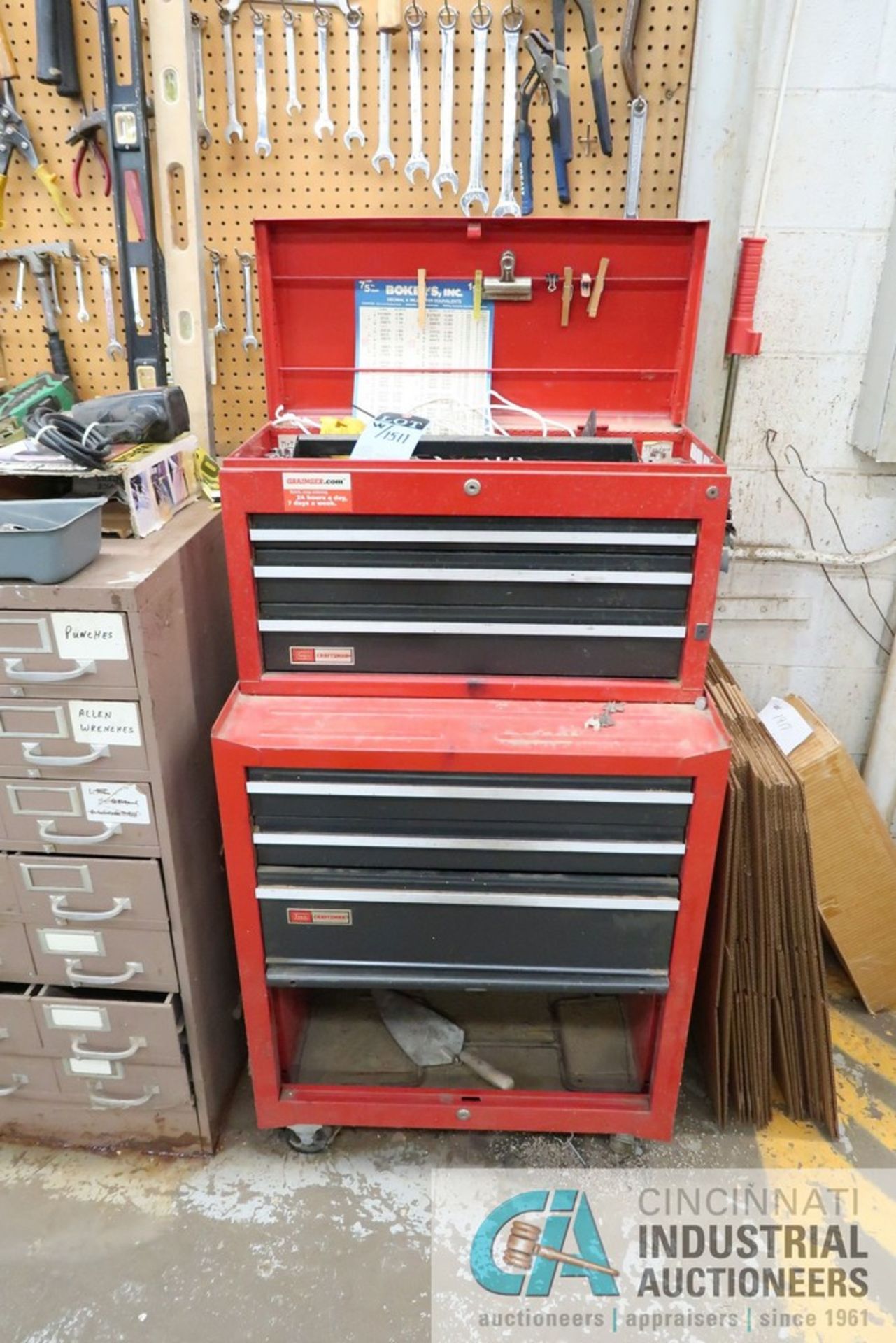 (LOT) MISCELLANEOUS HAND TOOLS, TOOL BOXES AND BENCHES - Image 5 of 10