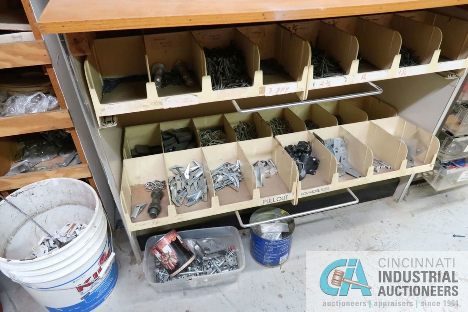 (LOT) CONTENTS OF ROOM INCLUDING HARDWARE AND (2) FLAMMABLE CABINETS - Image 11 of 14