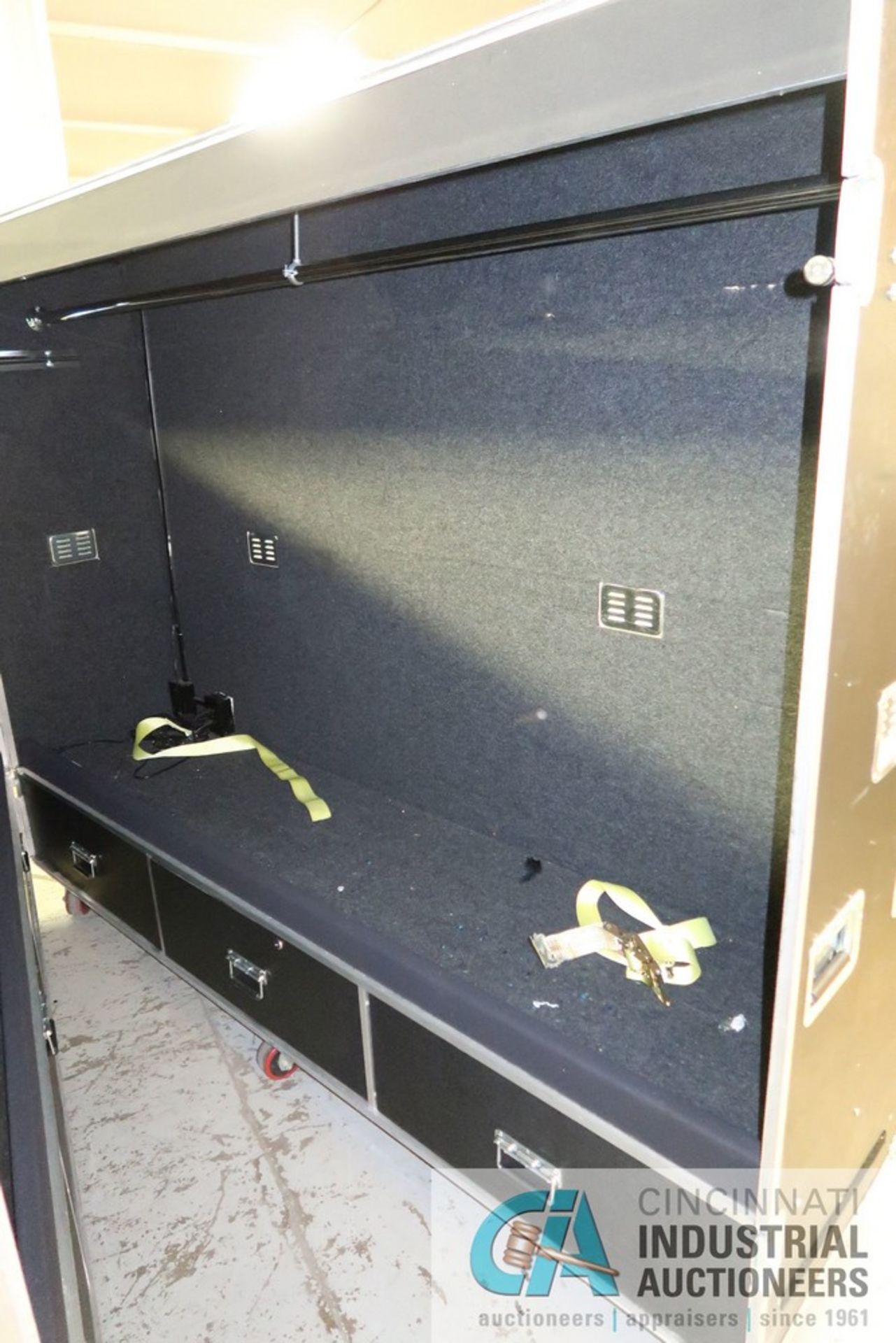 95" X 47" X 77" CALZONE CASE PORTABLE ANVIL CONVENSION CASE WITH ELECTRICAL OUTLETS - Image 4 of 4