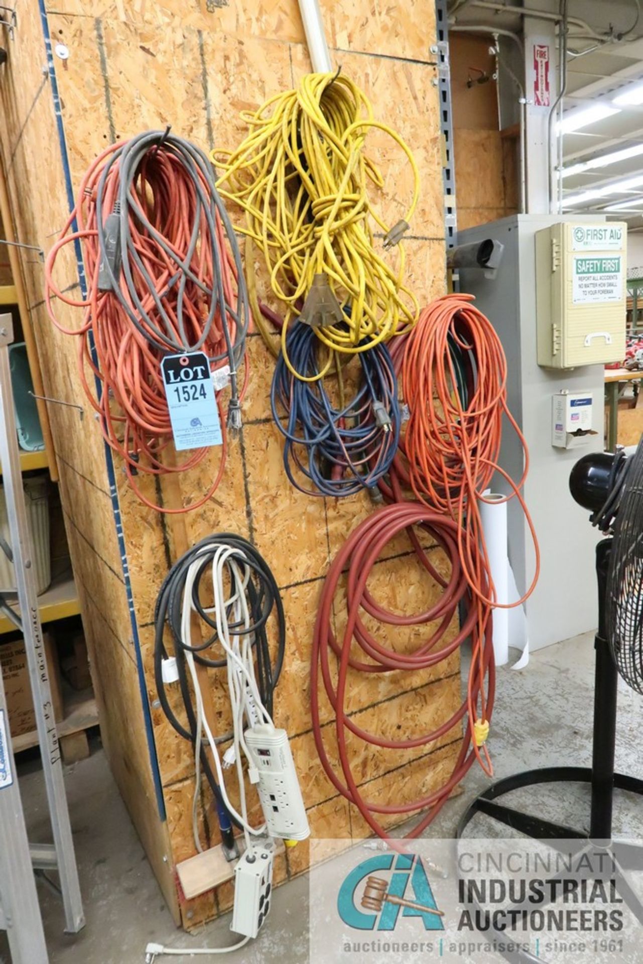 (LOT) EXTENSION CORDS