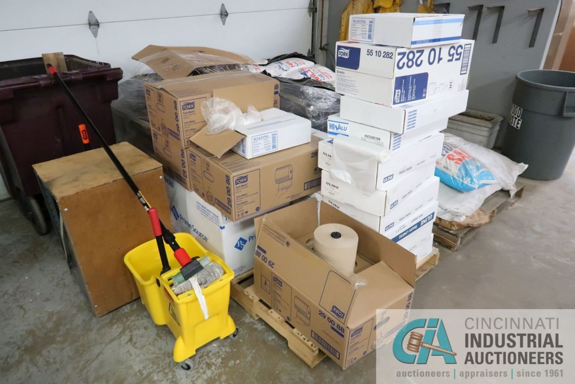 (LOT) CUSTODIAL SUPPLIES INCLUDING PLASTIC TRASH BAGS, PAPER TOWEL AND TOILET PAPER