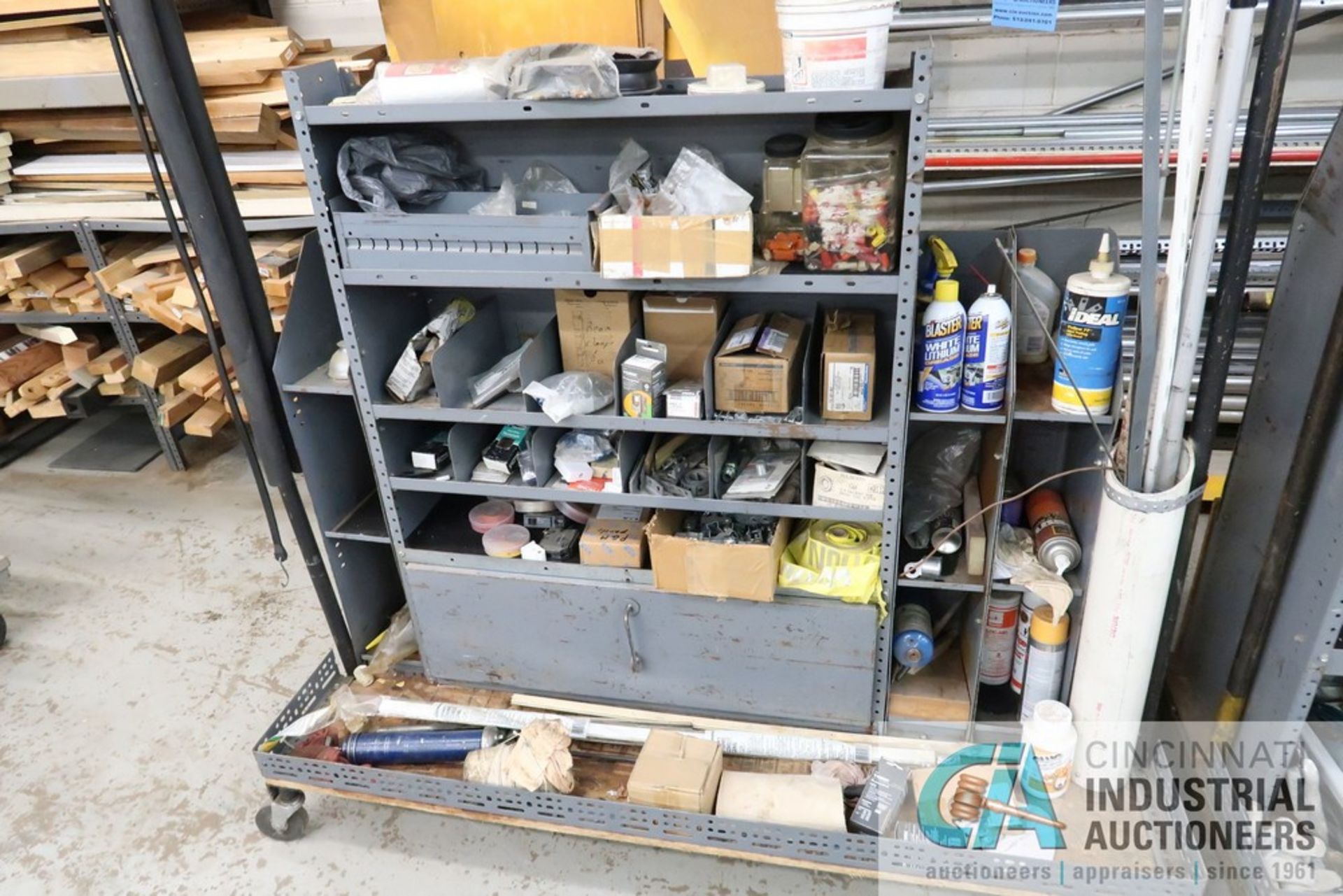 PORTABLE HARDWARE CARTS WITH CONTENTS MISCELLANEOUS HARDWARE - Image 4 of 4
