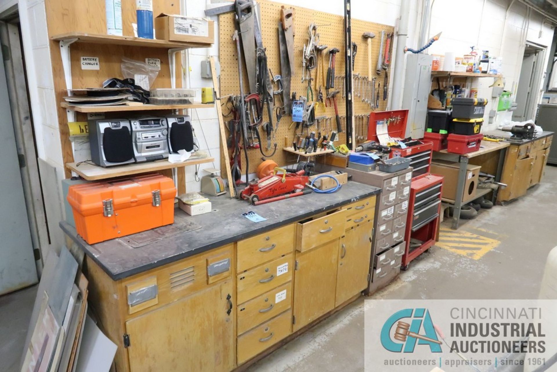 (LOT) MISCELLANEOUS HAND TOOLS, TOOL BOXES AND BENCHES