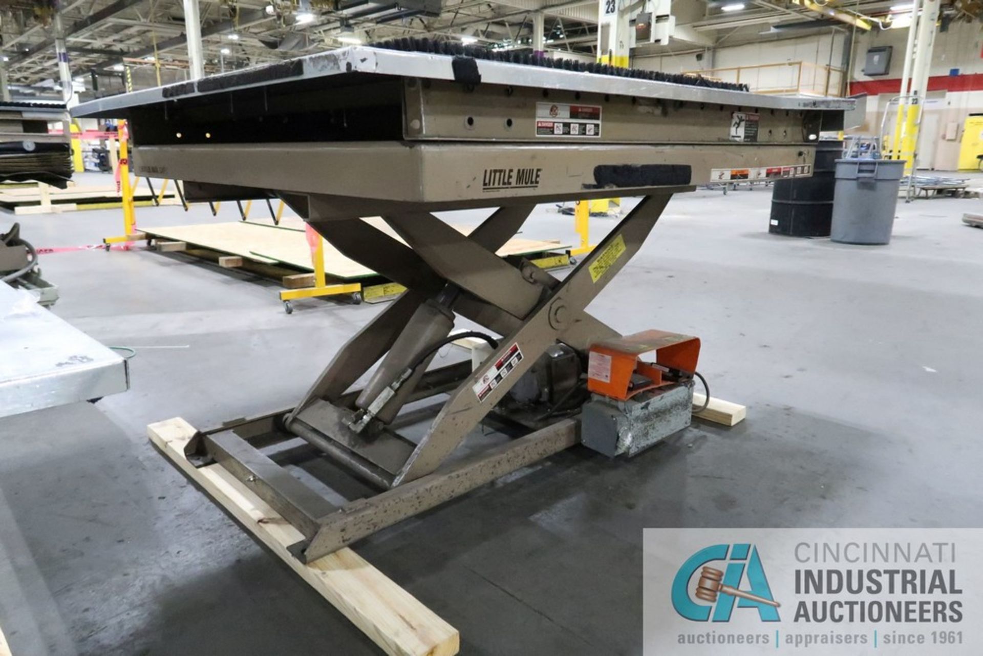 1,500 LB. CAPACITY AMERICAN LIFTS MODEL IM36-030 "LITTLE MULE" ELECTRIC / HYDRAULIC SCISSOR LIFT - Image 3 of 3