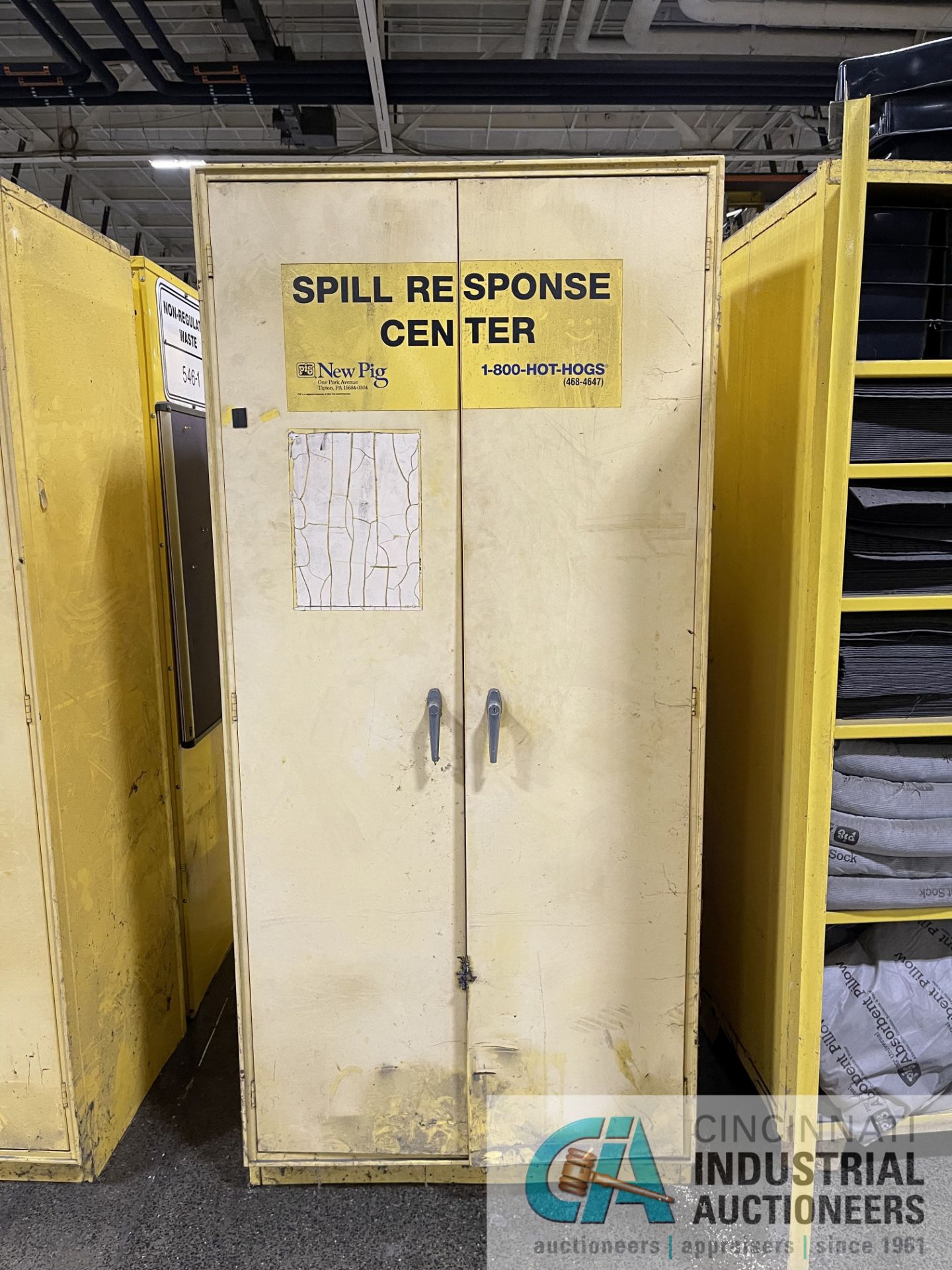 2-DOOR SPILL RESPONSE STORAGE CABINET WITH CONTENTS - Image 3 of 4