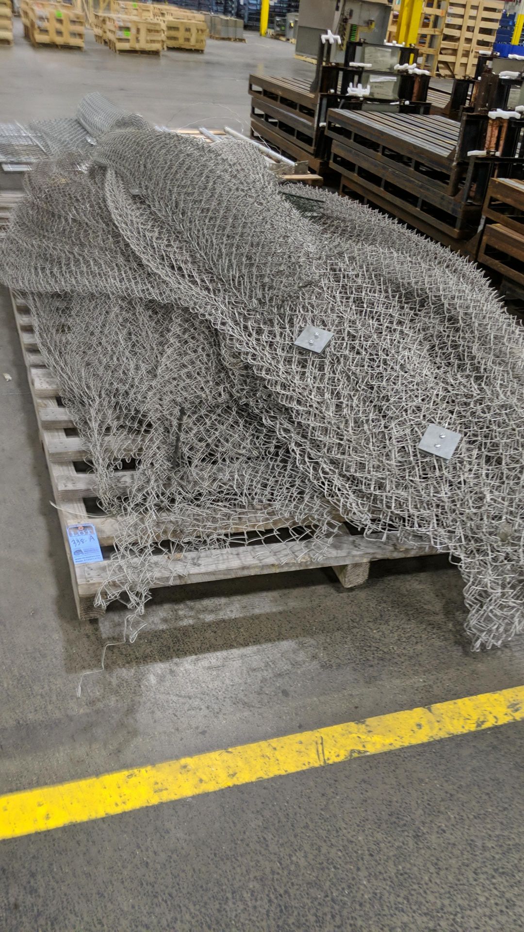 (LOT) CHAIN LINK FENCE