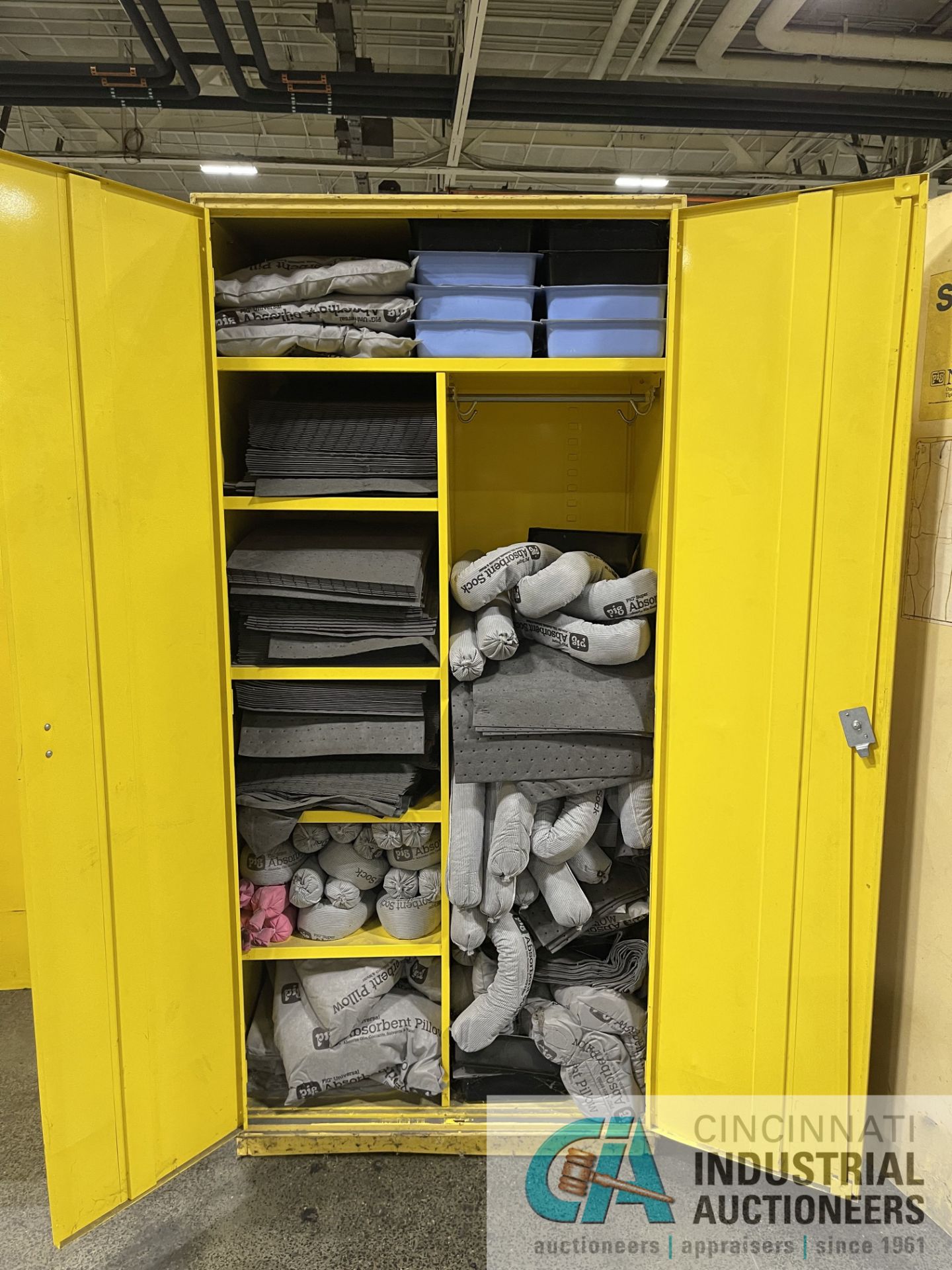 2-DOOR SPILL RESPONSE STORAGE CABINET WITH CONTENTS - Image 3 of 3