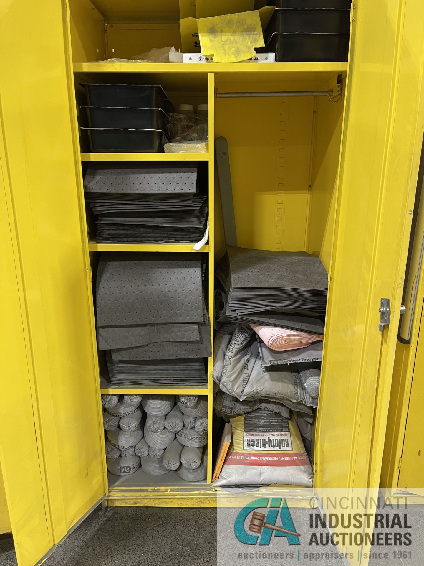 2-DOOR SPILL RESPONSE STORAGE CABINET WITH CONTENTS - Image 2 of 4
