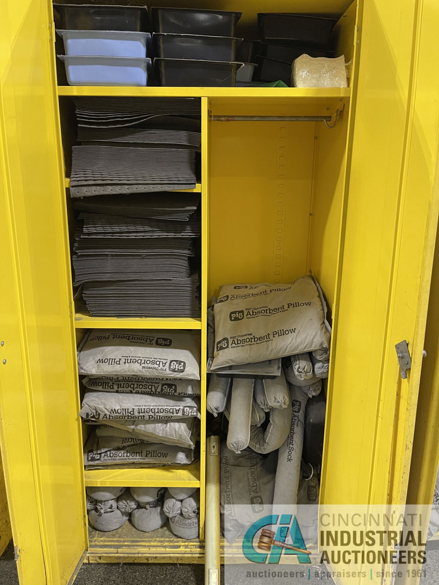 2-DOOR SPILL RESPONSE STORAGE CABINET WITH CONTENTS - Image 4 of 4