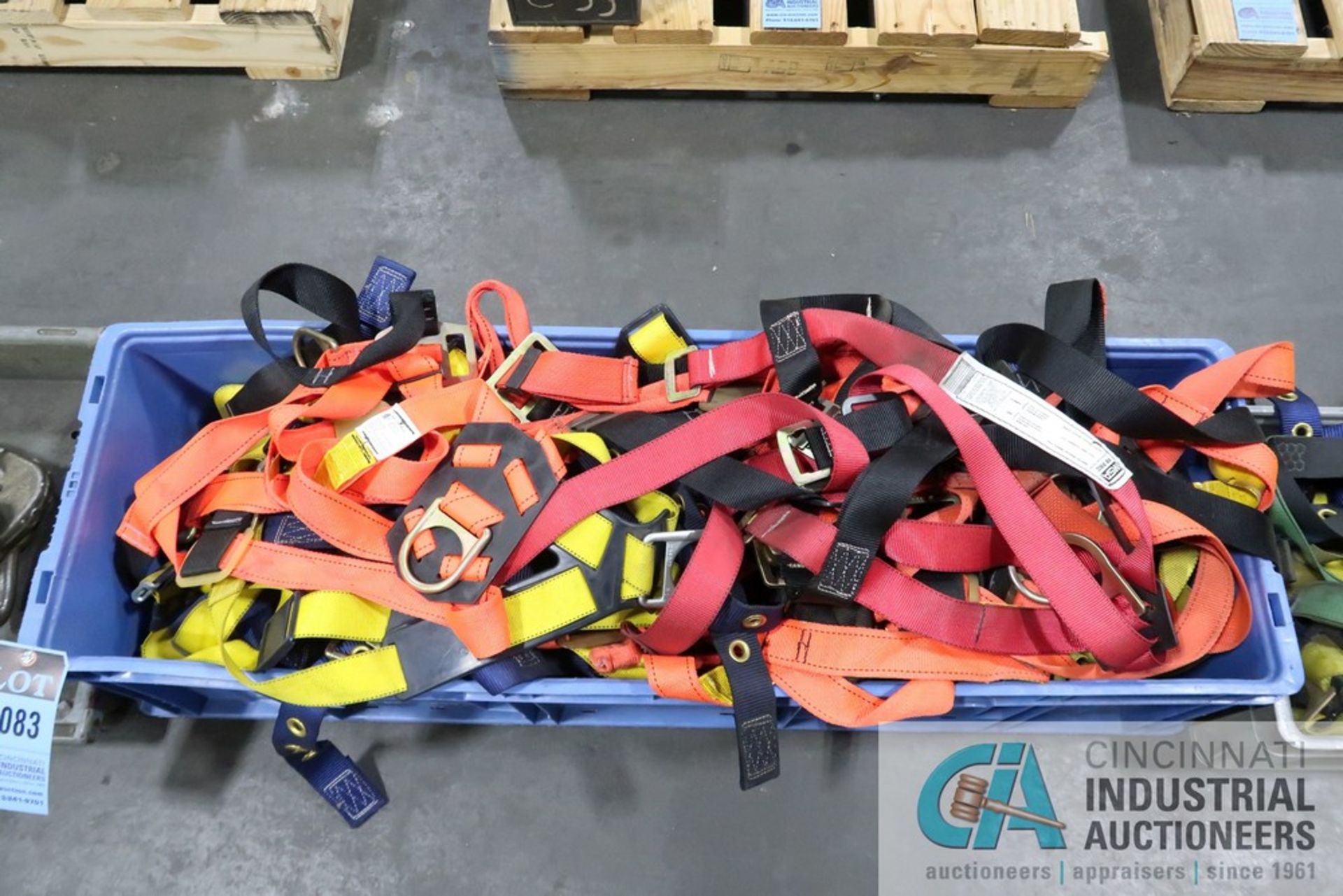 (LOT) MISCELLANEOUS SAFETY HARNESSES - Image 2 of 8