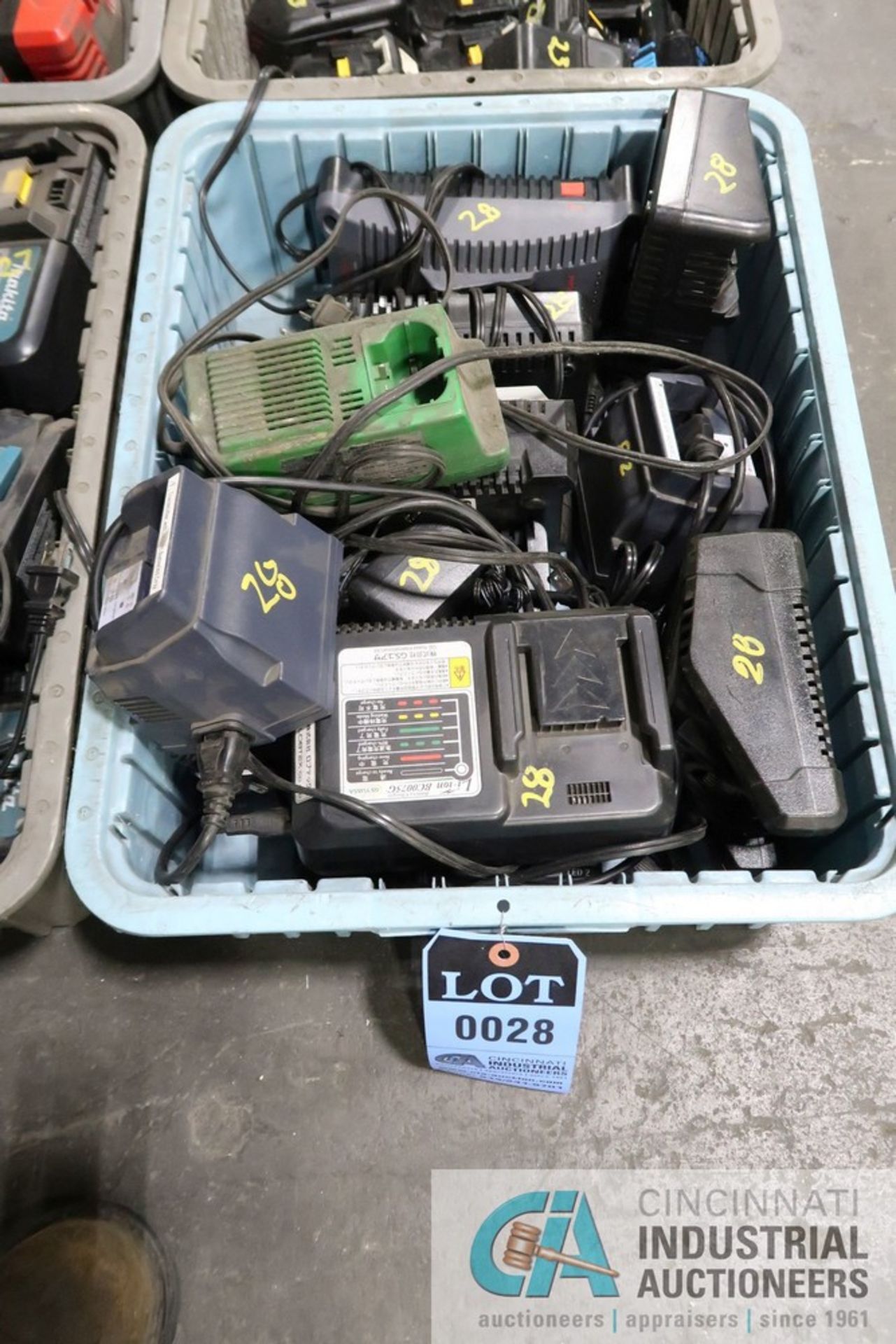 (LOT) MISCELLANEOUS BATTERY CHARGERS