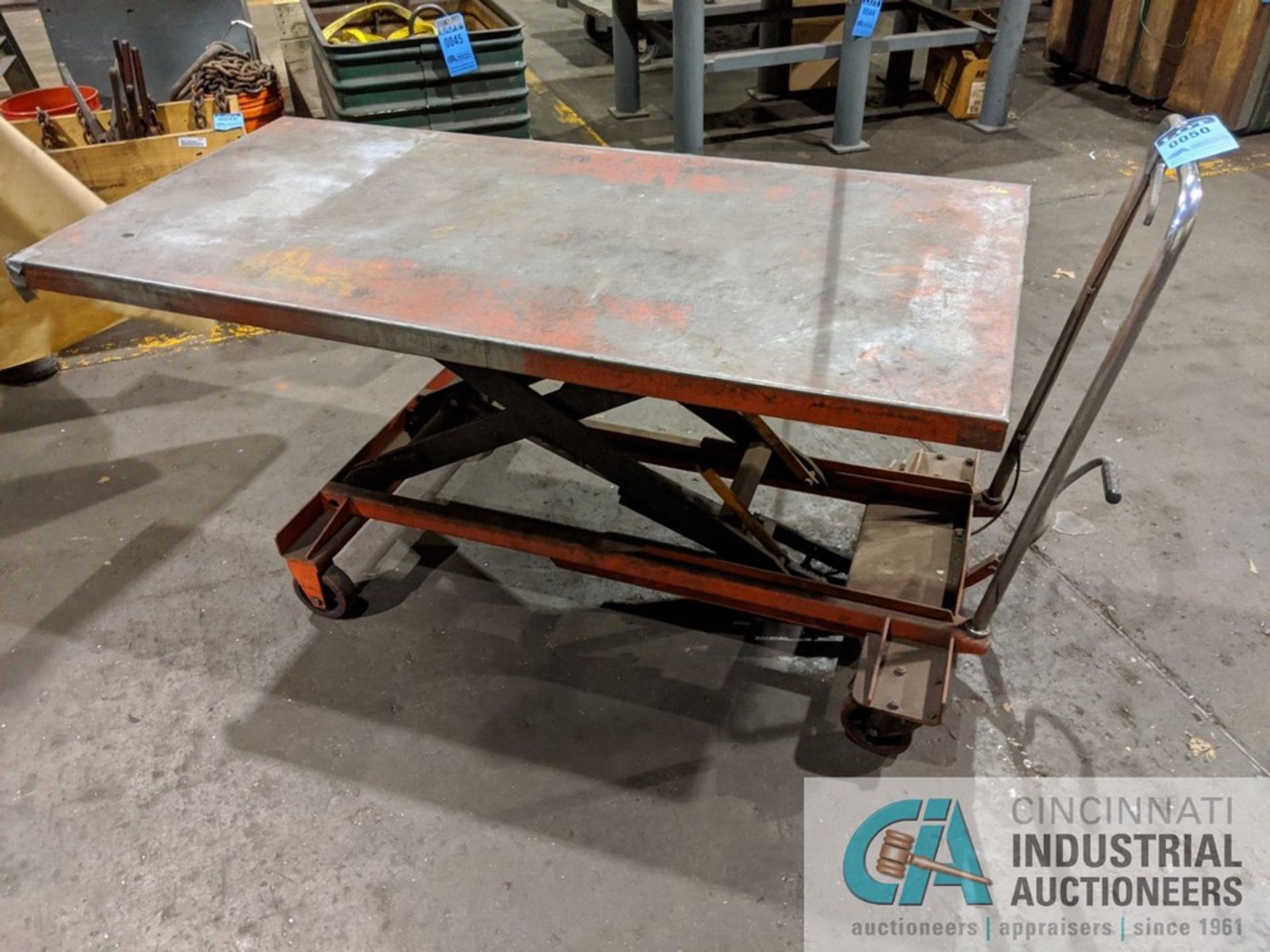 31" X 63" HYDRAULIC LIFT TABLE