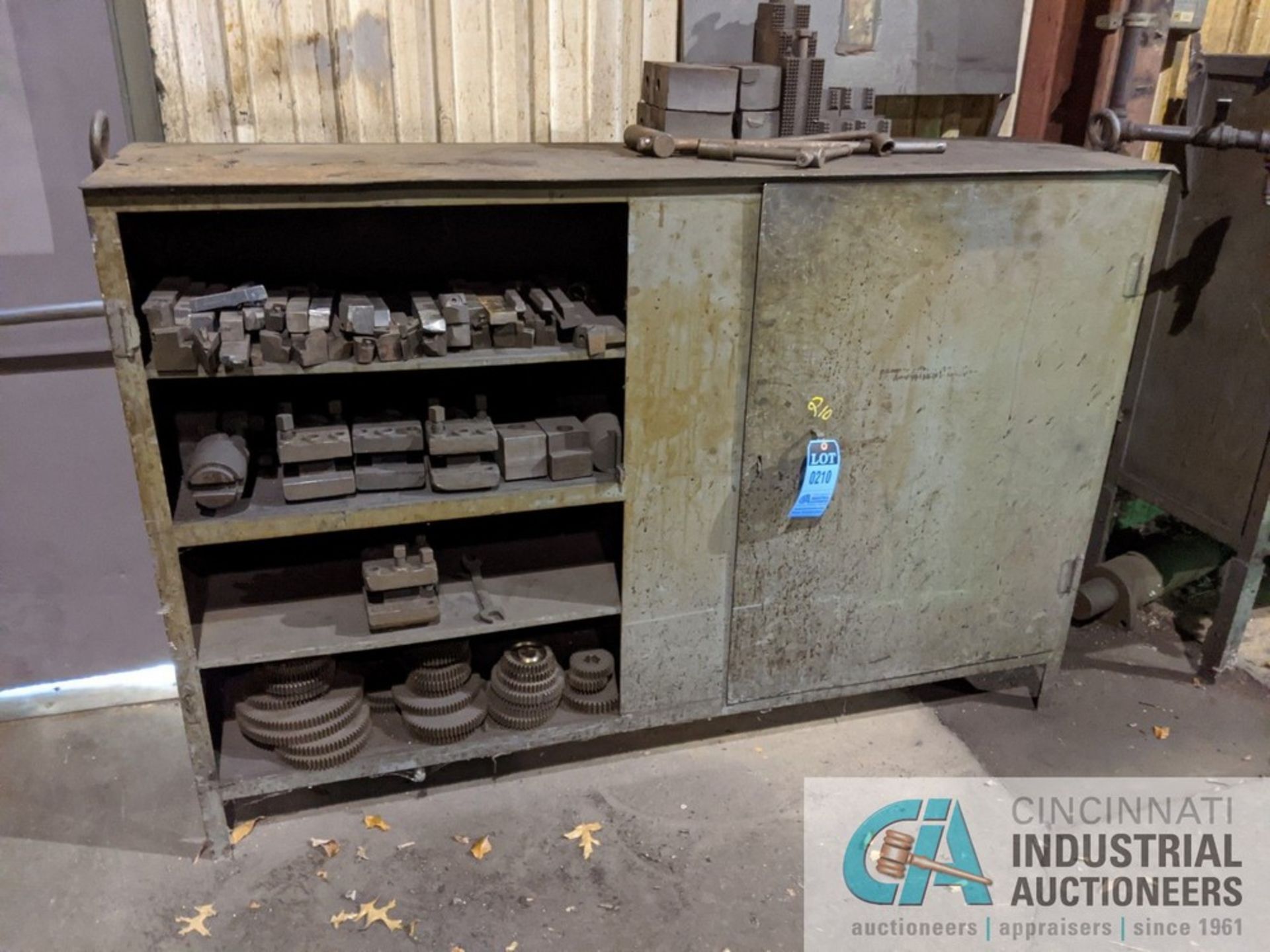 (LOT) H.D. STEEL CABINET W/ TOOLING